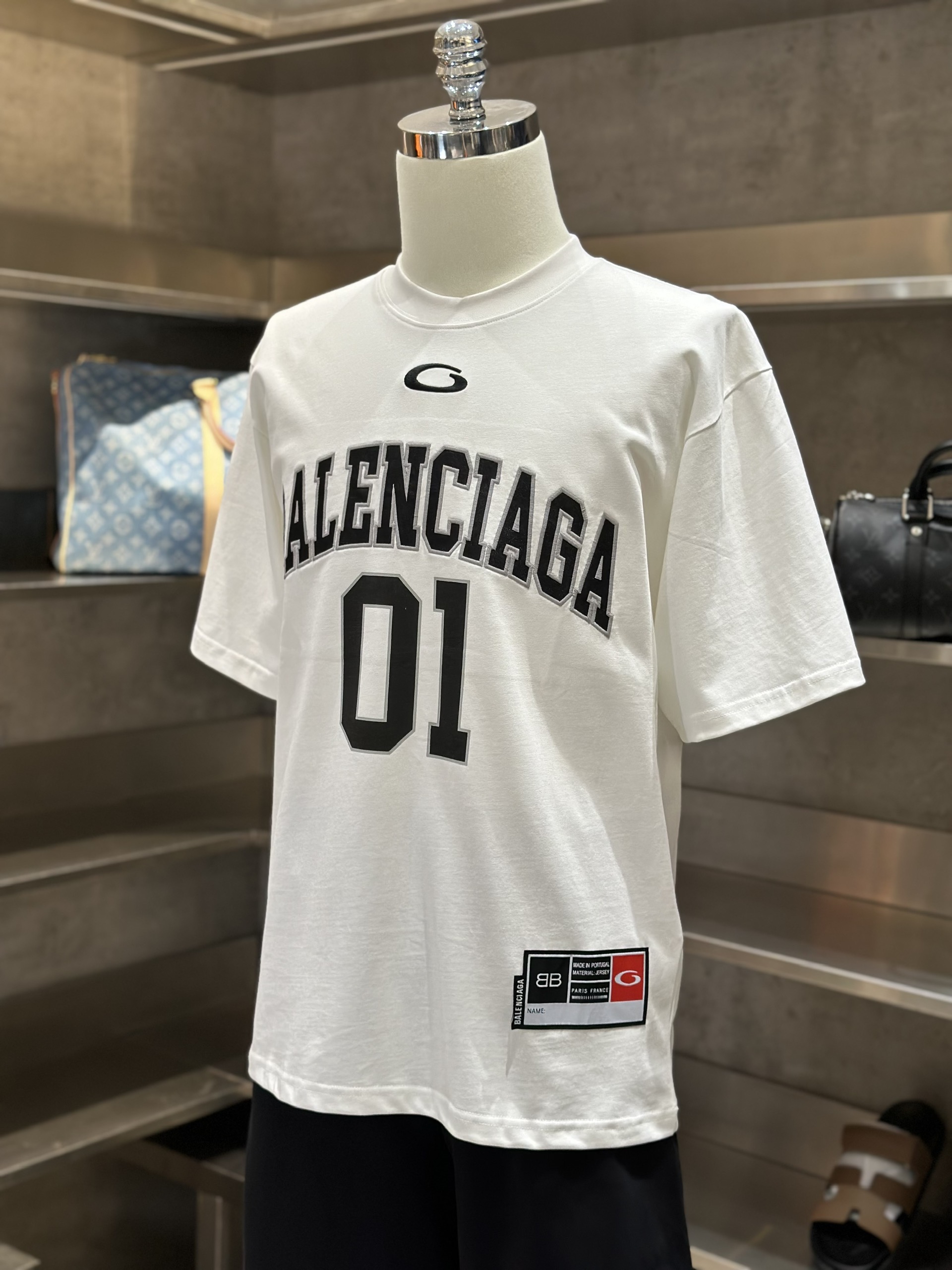 Áo phông T-shirt Balenciaga BB Trắng logo chữ số 01 Đen Like Auth VTN