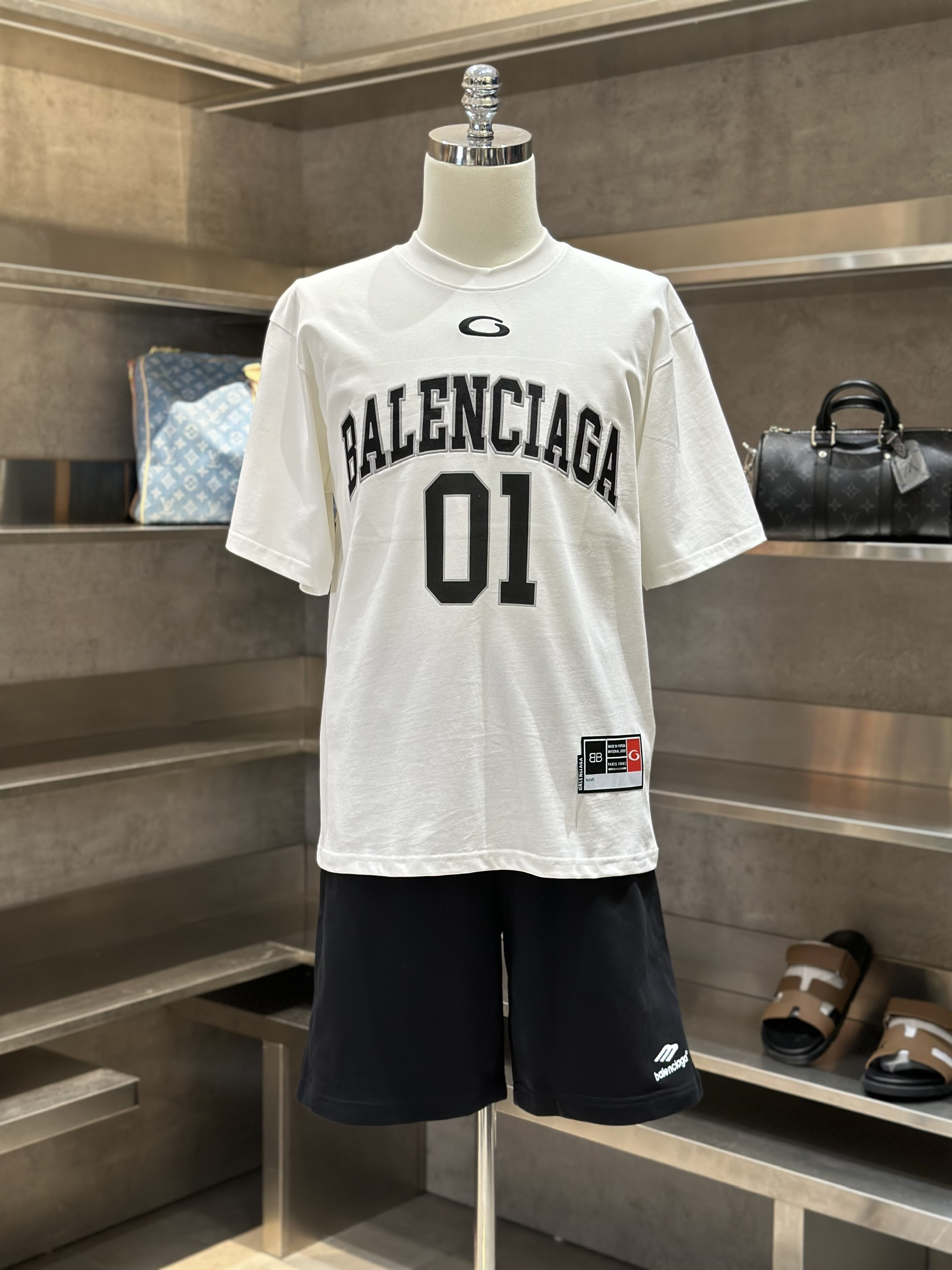 Áo phông T-shirt Balenciaga BB Trắng logo chữ số 01 Đen Like Auth VTN
