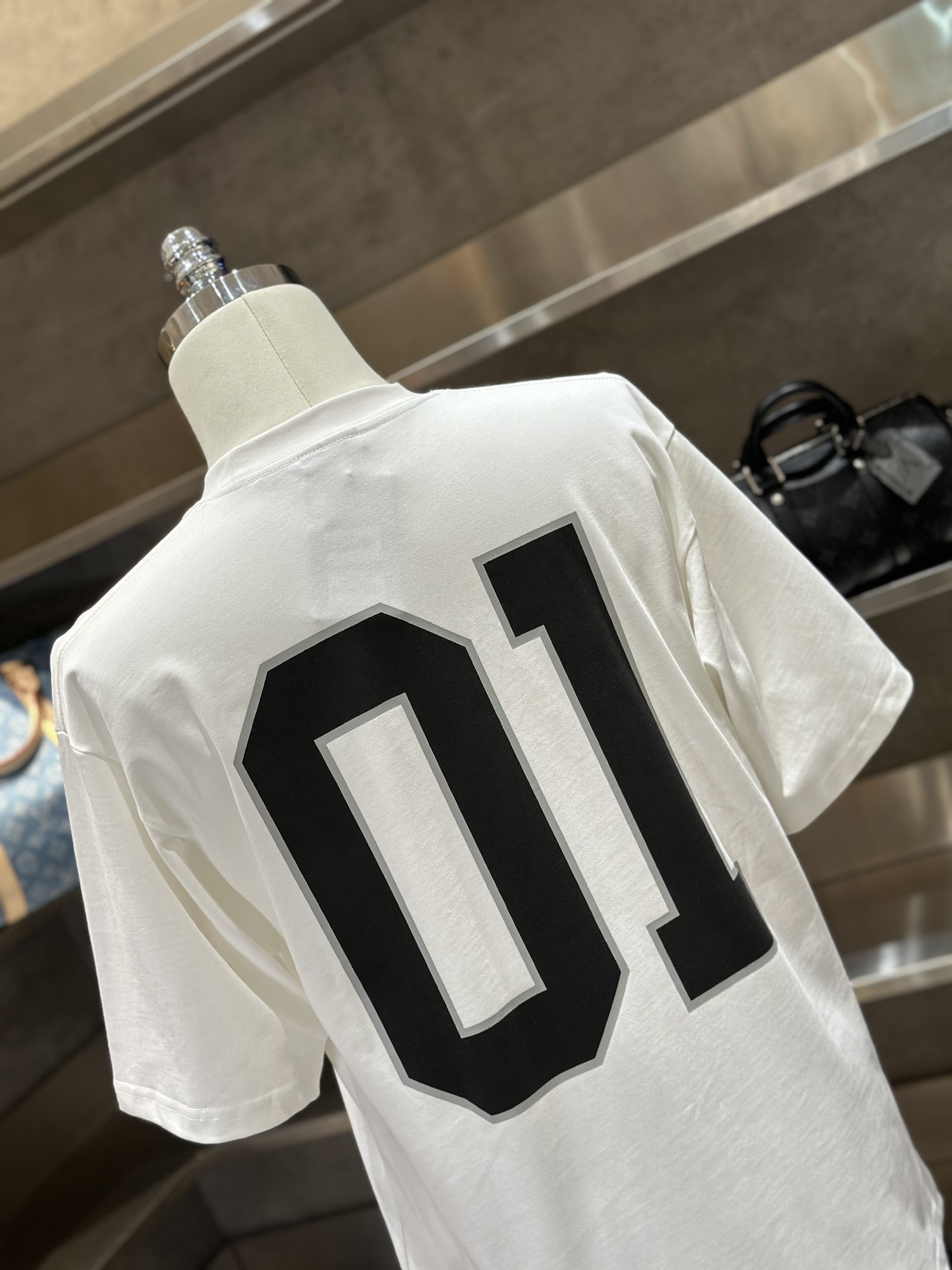 Áo phông T-shirt Balenciaga BB Trắng logo chữ số 01 Đen Like Auth VTN