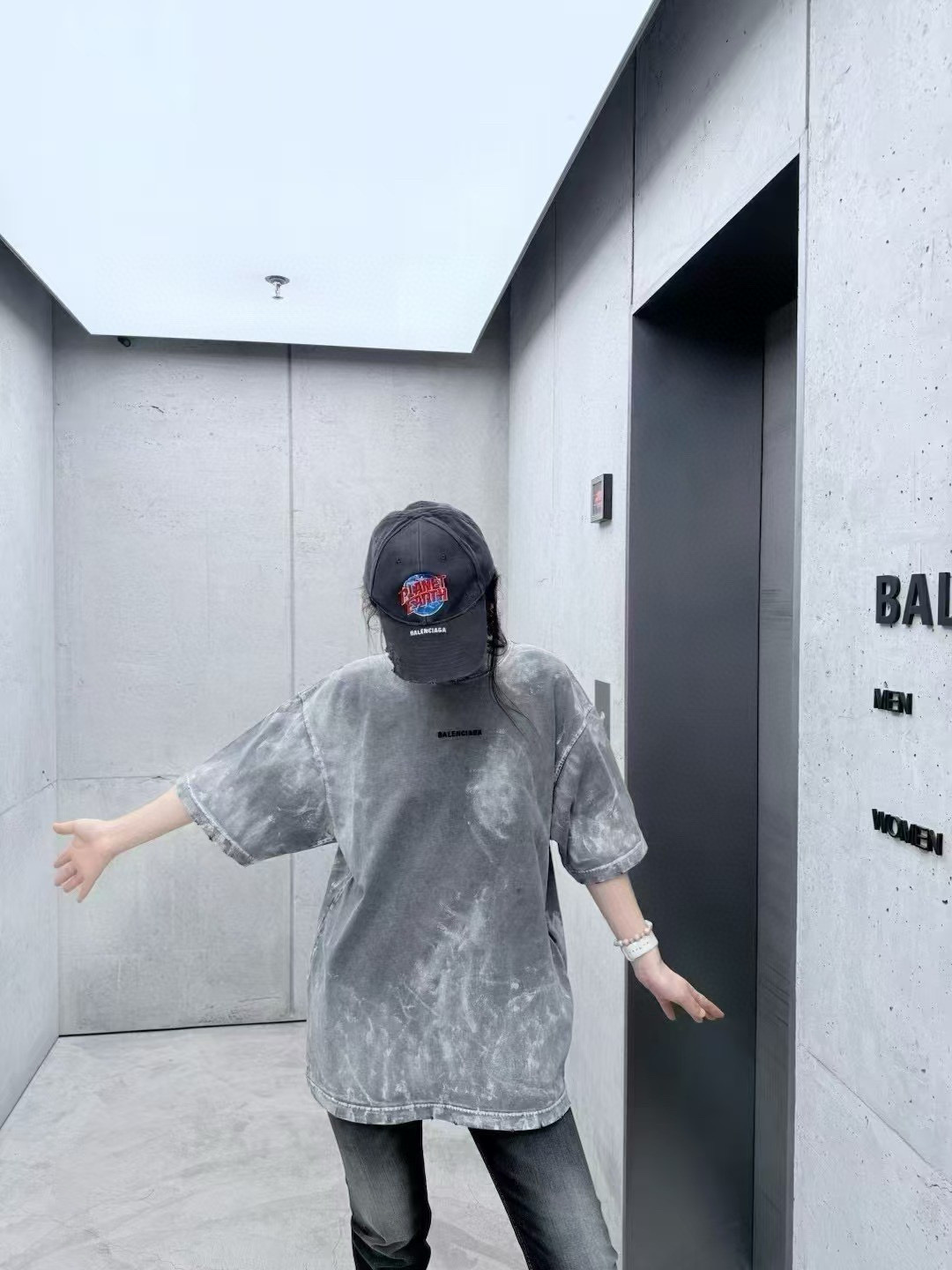 Áo phông T-shirt Balenciaga BB Xám loang Trắng Like Auth VTN