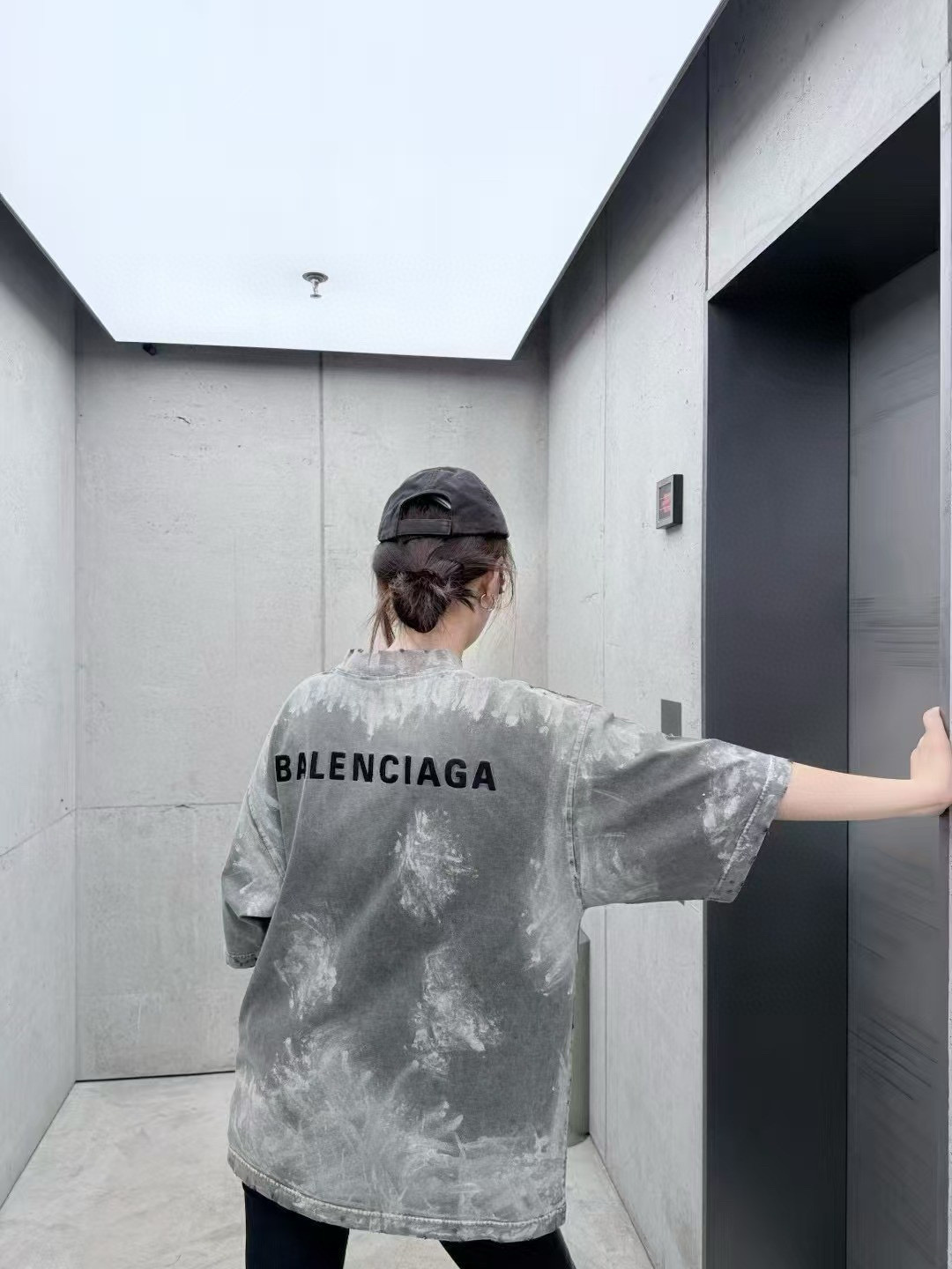 Áo phông T-shirt Balenciaga BB Xám loang Trắng Like Auth VTN