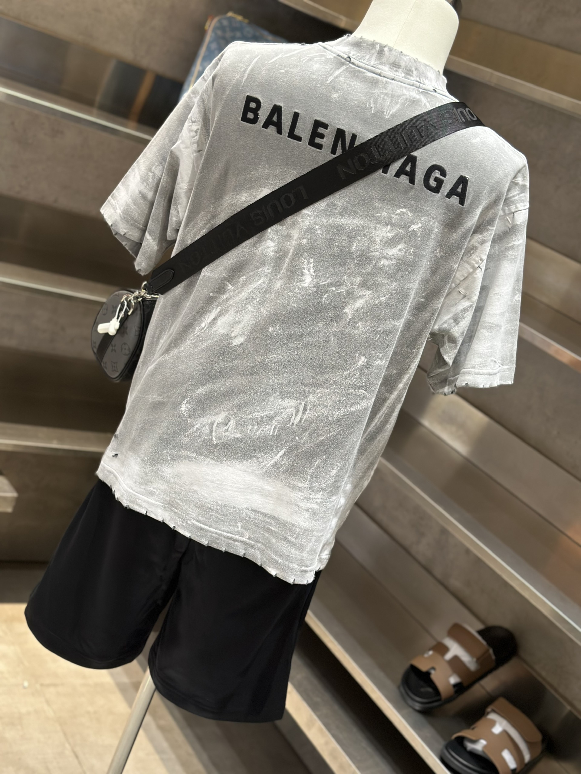 Áo phông T-shirt Balenciaga BB Xám loang Trắng Like Auth VTN
