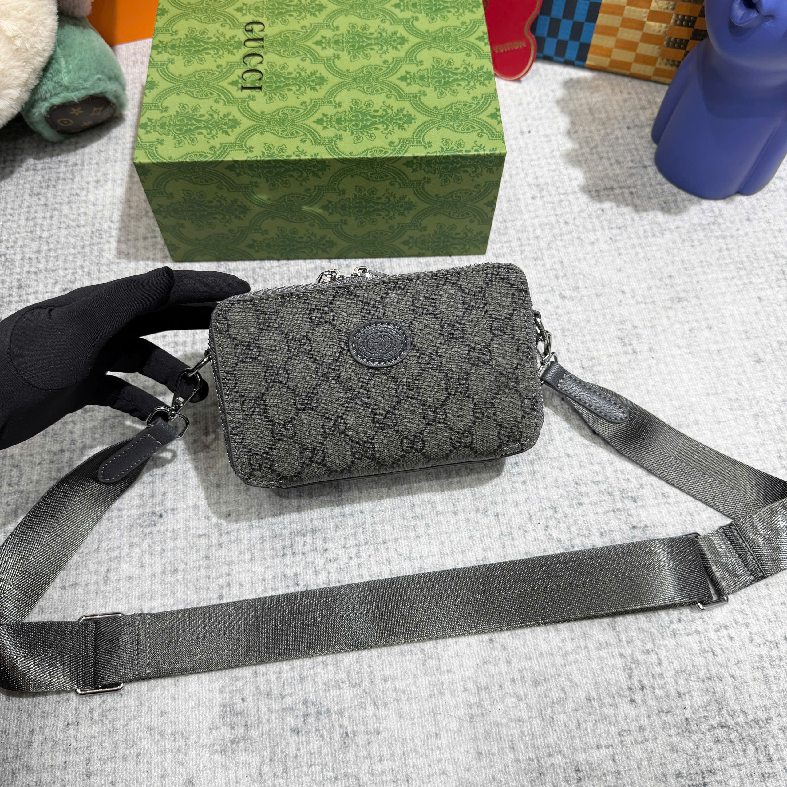 Túi hộp đeo chéo Gucci GC Xám họa tiết monogram logo GG tag da tròn thêu size 18cm Like Auth on web fullbox bill thẻ PLD