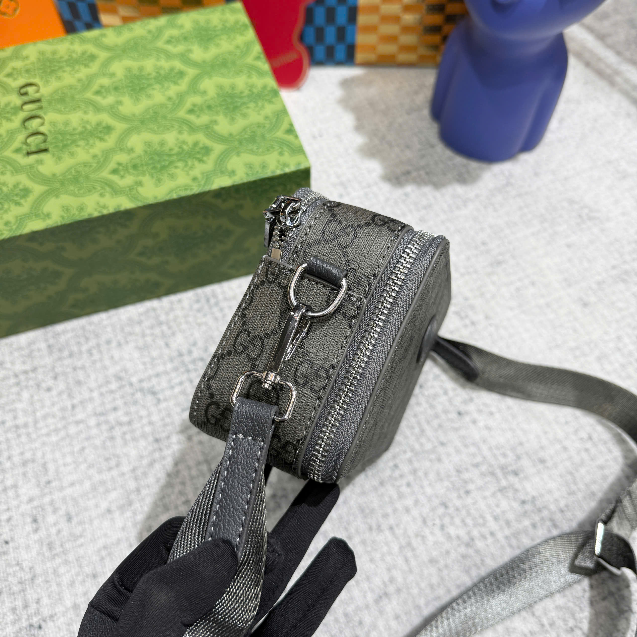 Túi hộp đeo chéo Gucci GC Xám họa tiết monogram logo GG tag da tròn thêu size 18cm Like Auth on web fullbox bill thẻ PLD