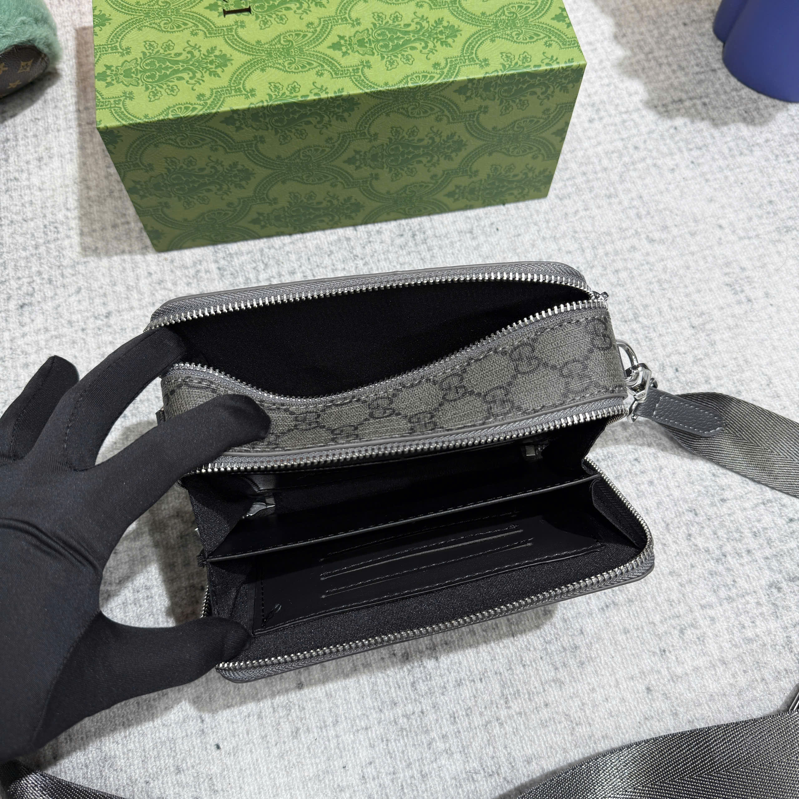 Túi hộp đeo chéo Gucci GC Xám họa tiết monogram logo GG tag da tròn thêu size 18cm Like Auth on web fullbox bill thẻ PLD