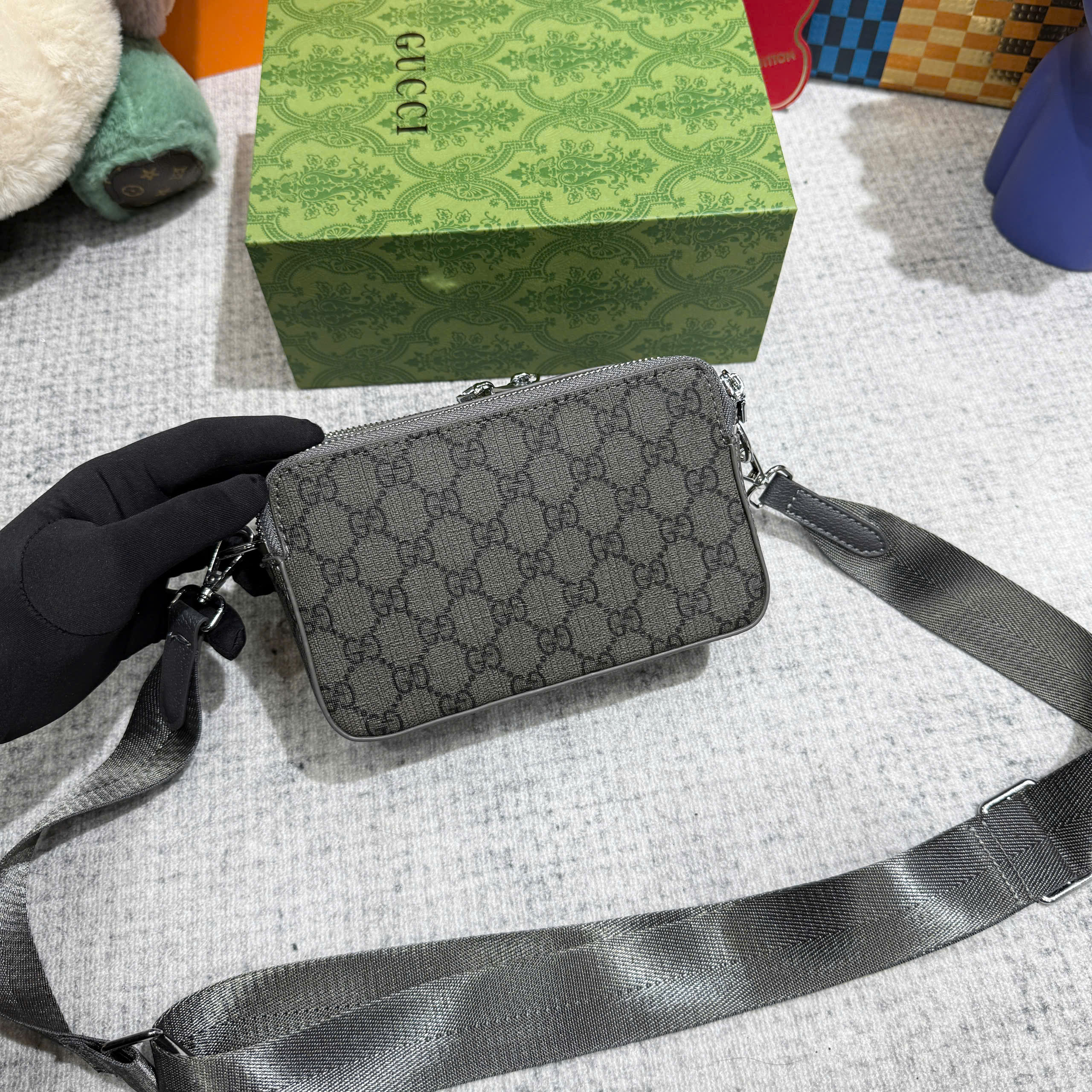 Túi hộp đeo chéo Gucci GC Xám họa tiết monogram logo GG tag da tròn thêu size 18cm Like Auth on web fullbox bill thẻ PLD