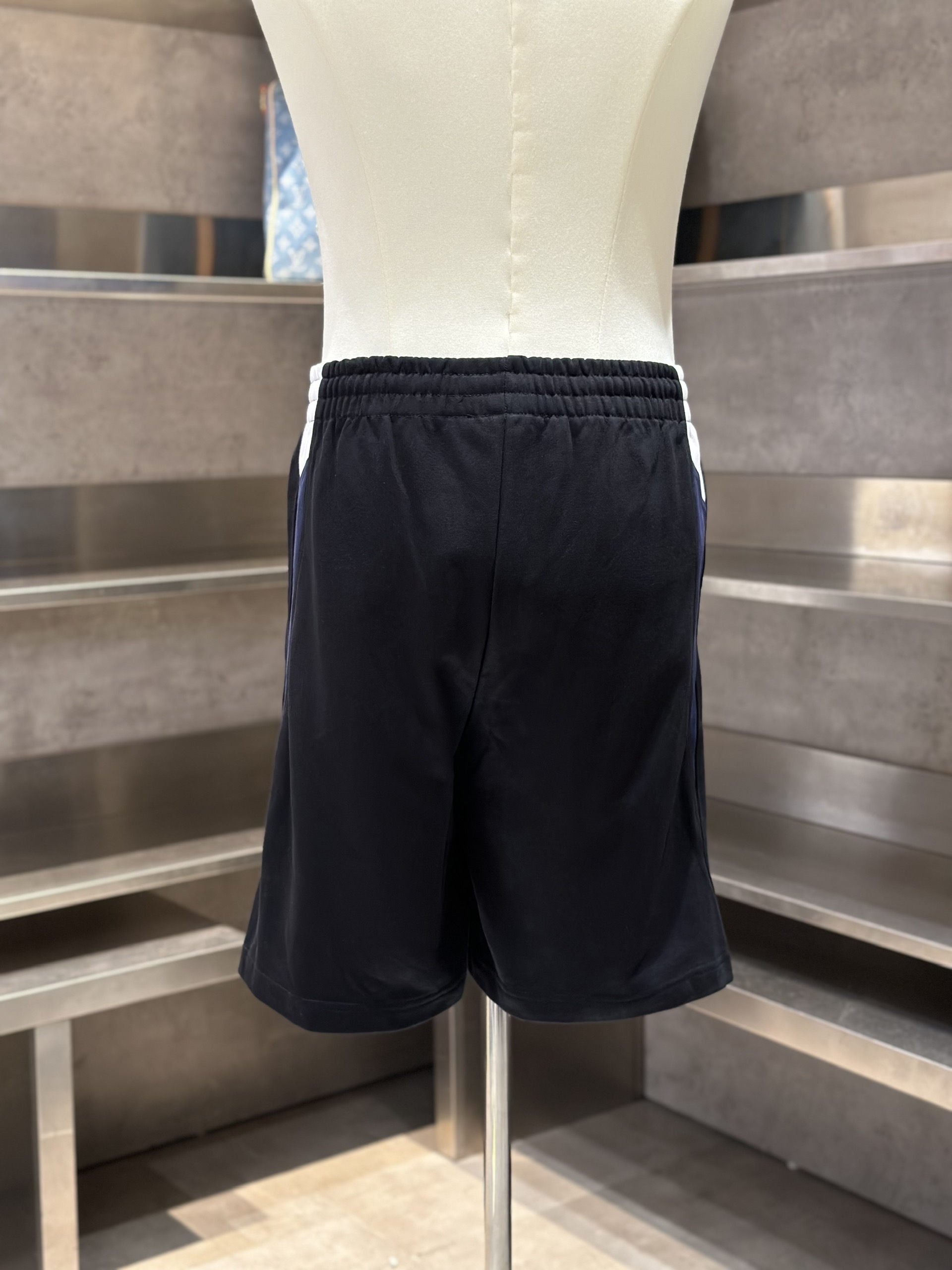 Quần short nỉ Balenciaga BB Đen sọc Trắng Xanh than sườn Like Auth VTN