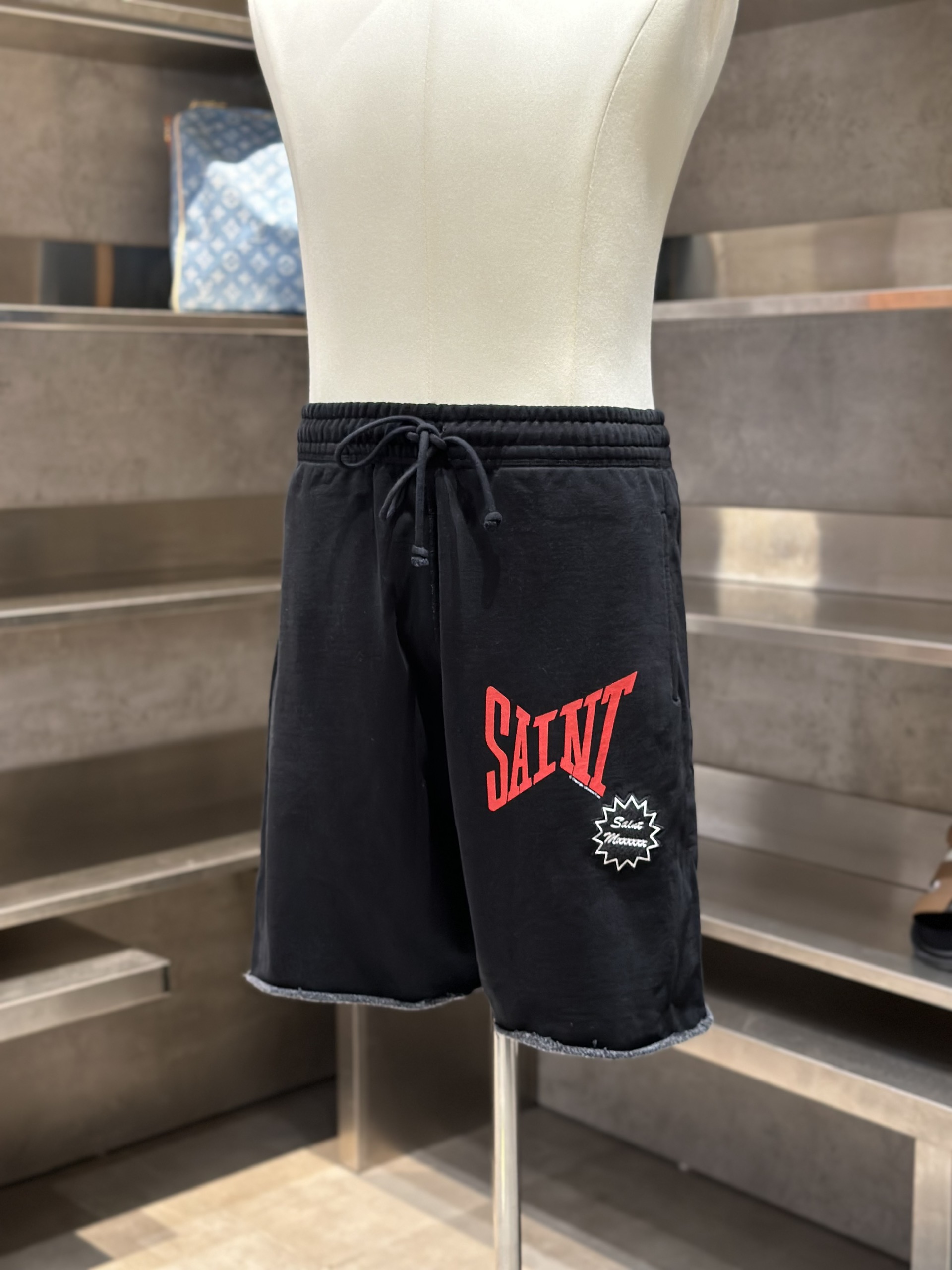 Quần short nỉ Saint Laurent YSL Đen logo chữ Đỏ Like Auth VTN