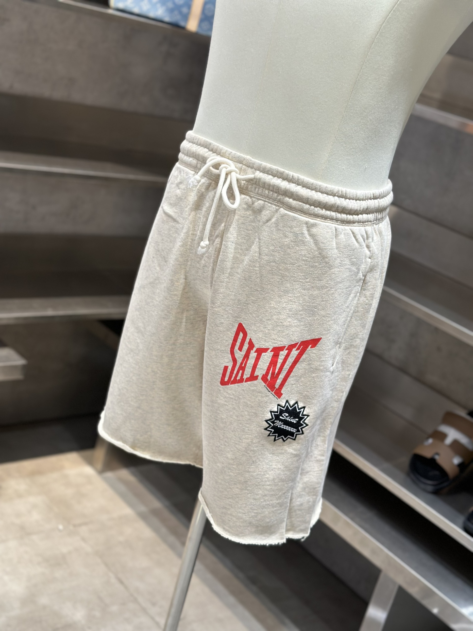 Quần short nỉ Saint Laurent YSL Be logo chữ Đỏ Like Auth VTN