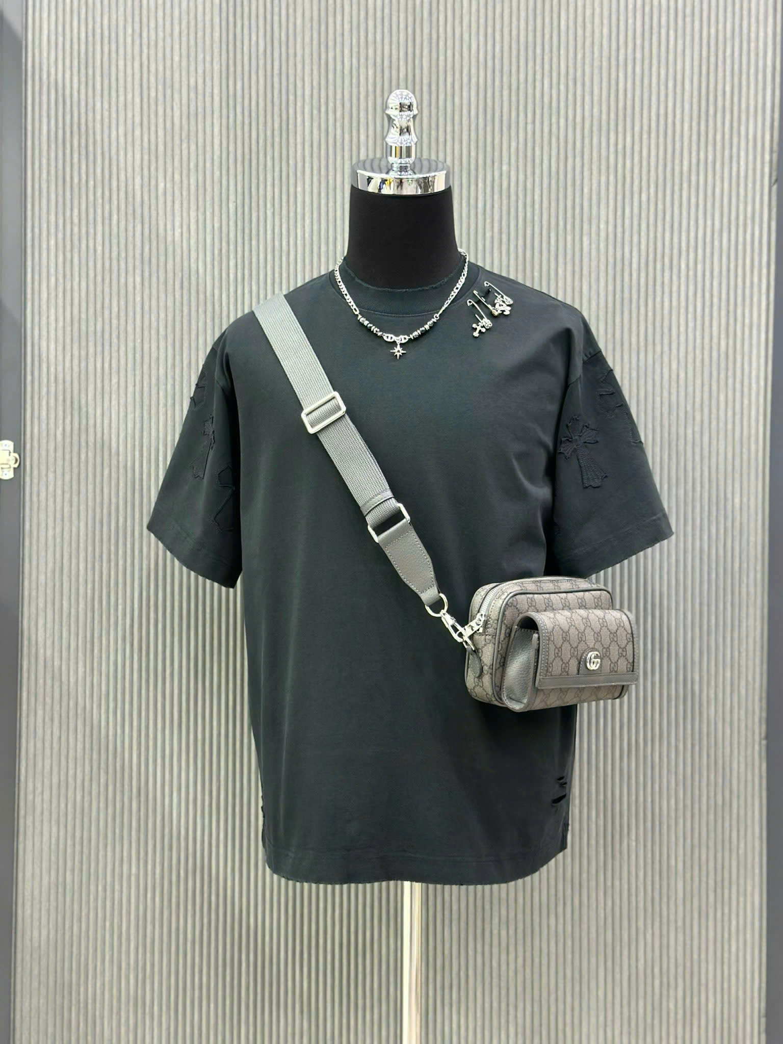 Áo phông T-shirt Chrome Heart CH Đen rách logo thêu tay phối ghim băng cổ Like Auth VTN