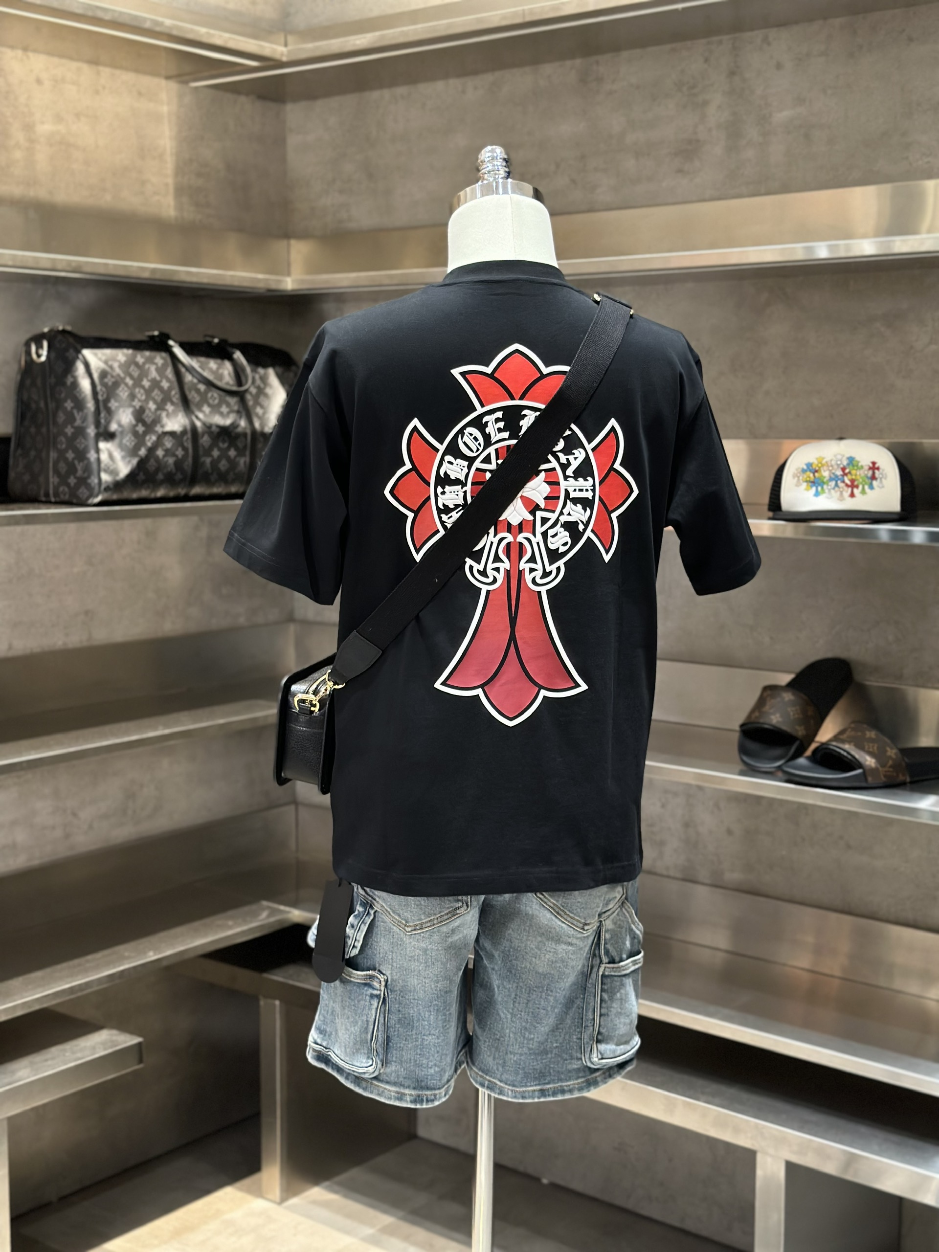 Áo phông T-shirt Chrome Heart CH Đen logo chữ thập Đỏ lưng ngực Like Auth VTN