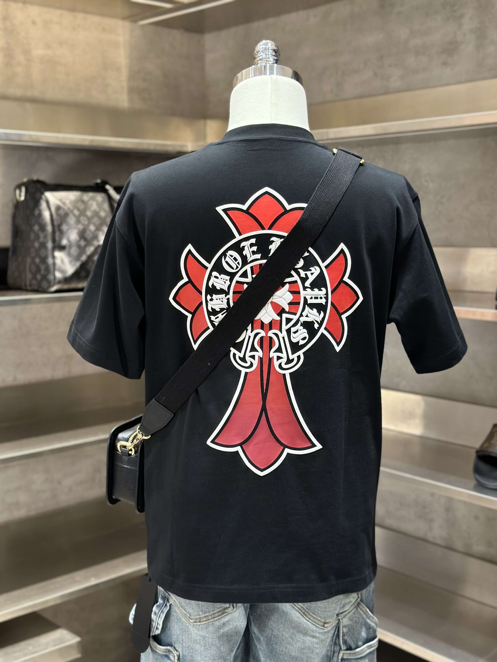 Áo phông T-shirt Chrome Heart CH Đen logo chữ thập Đỏ lưng ngực Like Auth VTN