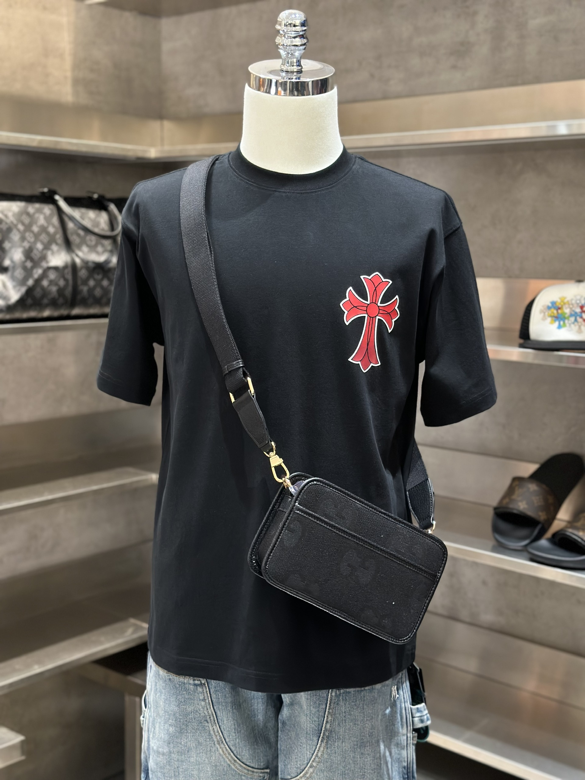 Áo phông T-shirt Chrome Heart CH Đen logo chữ thập Đỏ lưng ngực Like Auth VTN