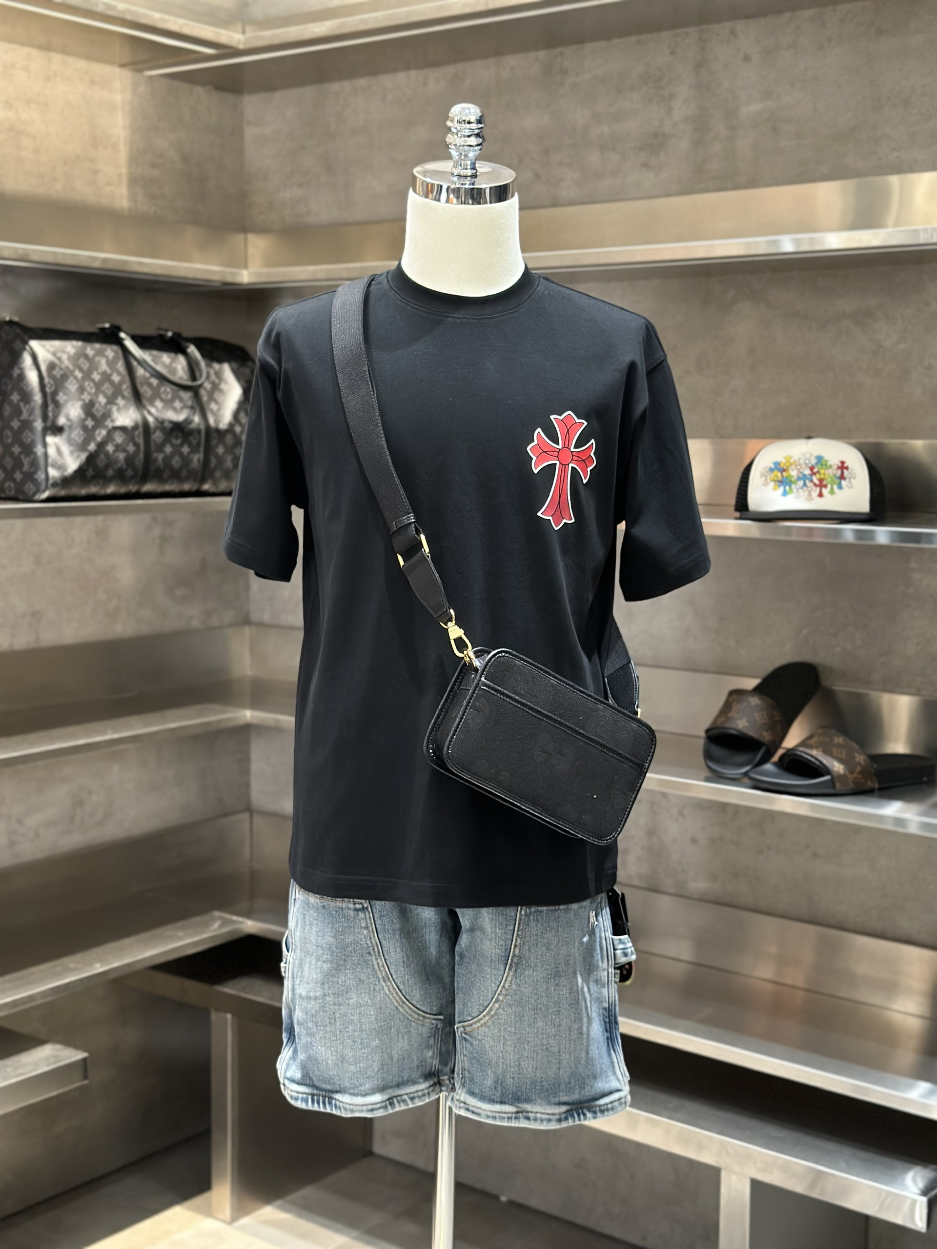 Áo phông T-shirt Chrome Heart CH Đen logo chữ thập Đỏ lưng ngực Like Auth VTN