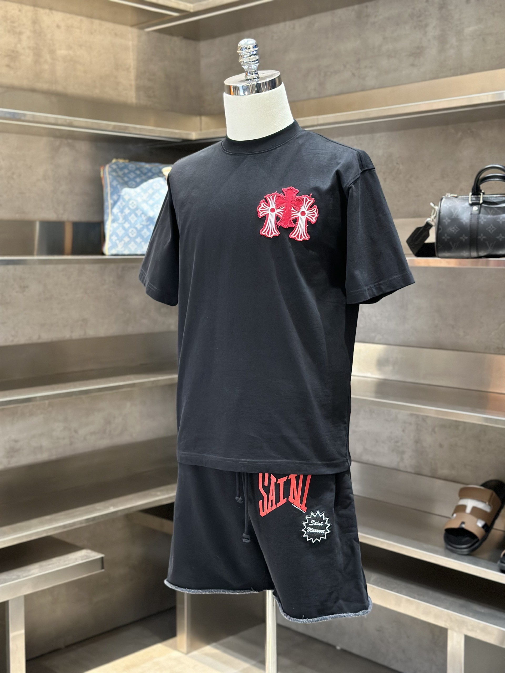 Áo phông T-shirt Chrome Heart CH Đen logo chữ thập tròn Đỏ thêu lưng ngực Like Auth VTN