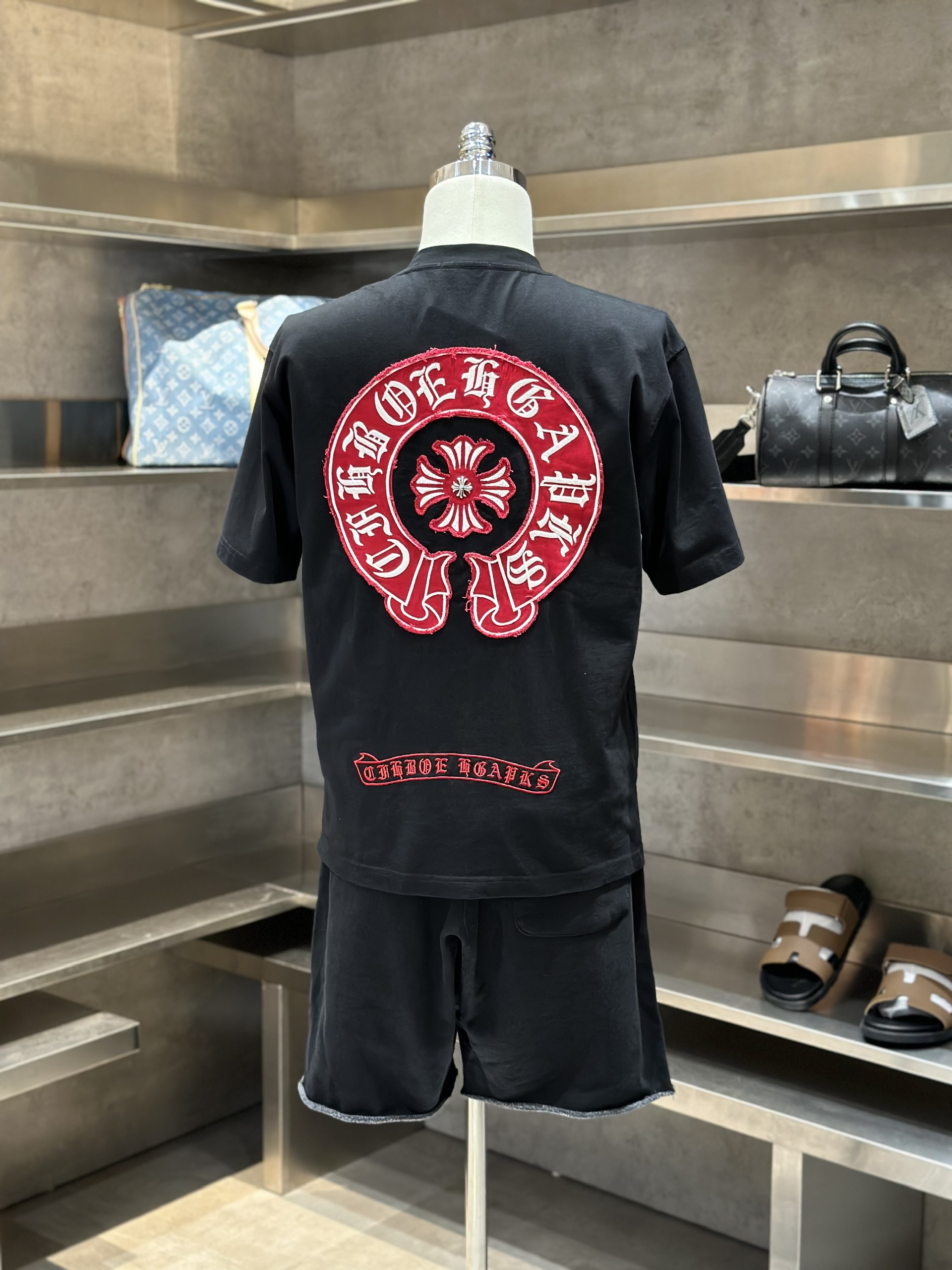Áo phông T-shirt Chrome Heart CH Đen logo chữ thập tròn Đỏ thêu lưng ngực Like Auth VTN