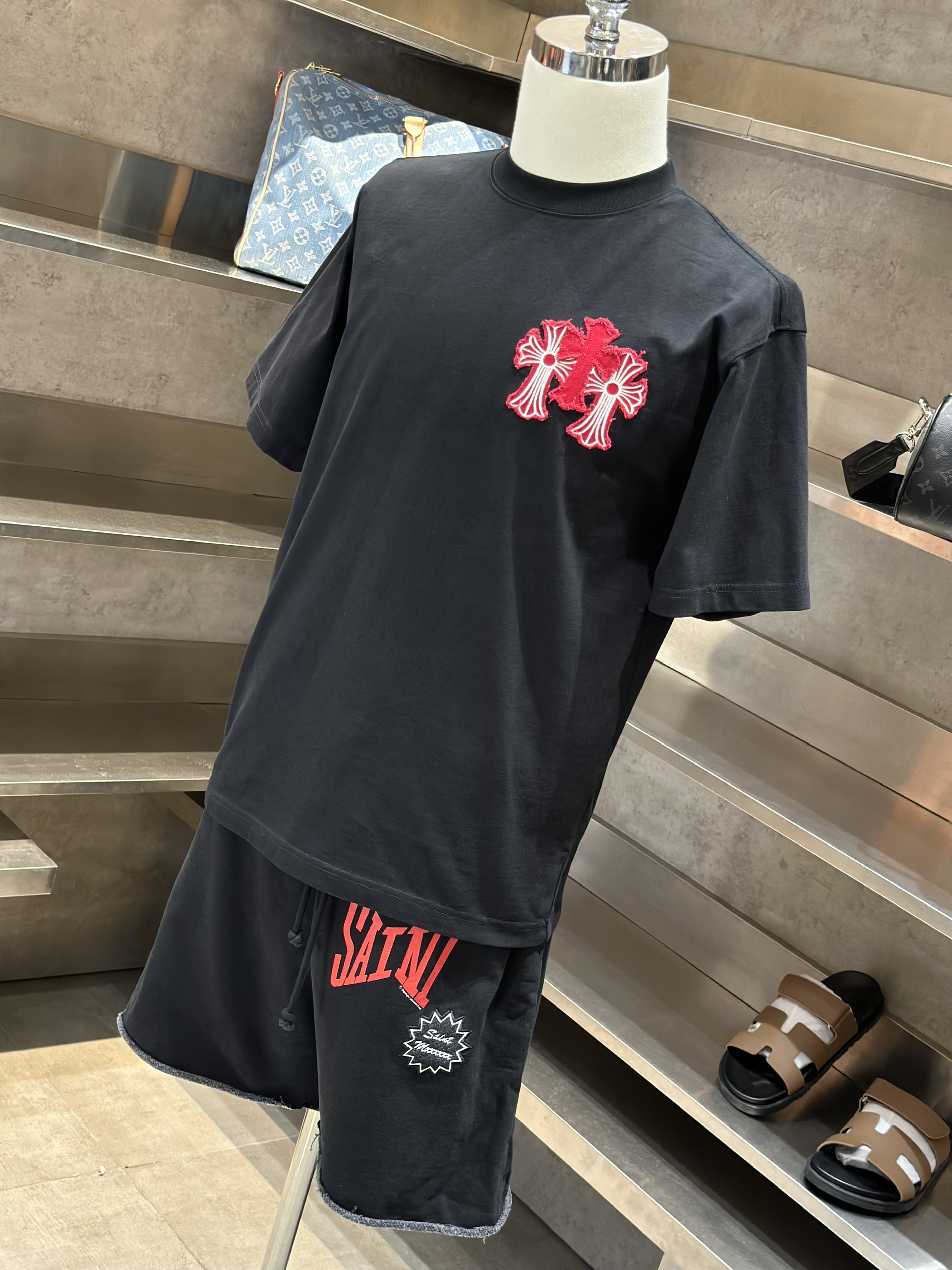 Áo phông T-shirt Chrome Heart CH Đen logo chữ thập tròn Đỏ thêu lưng ngực Like Auth VTN