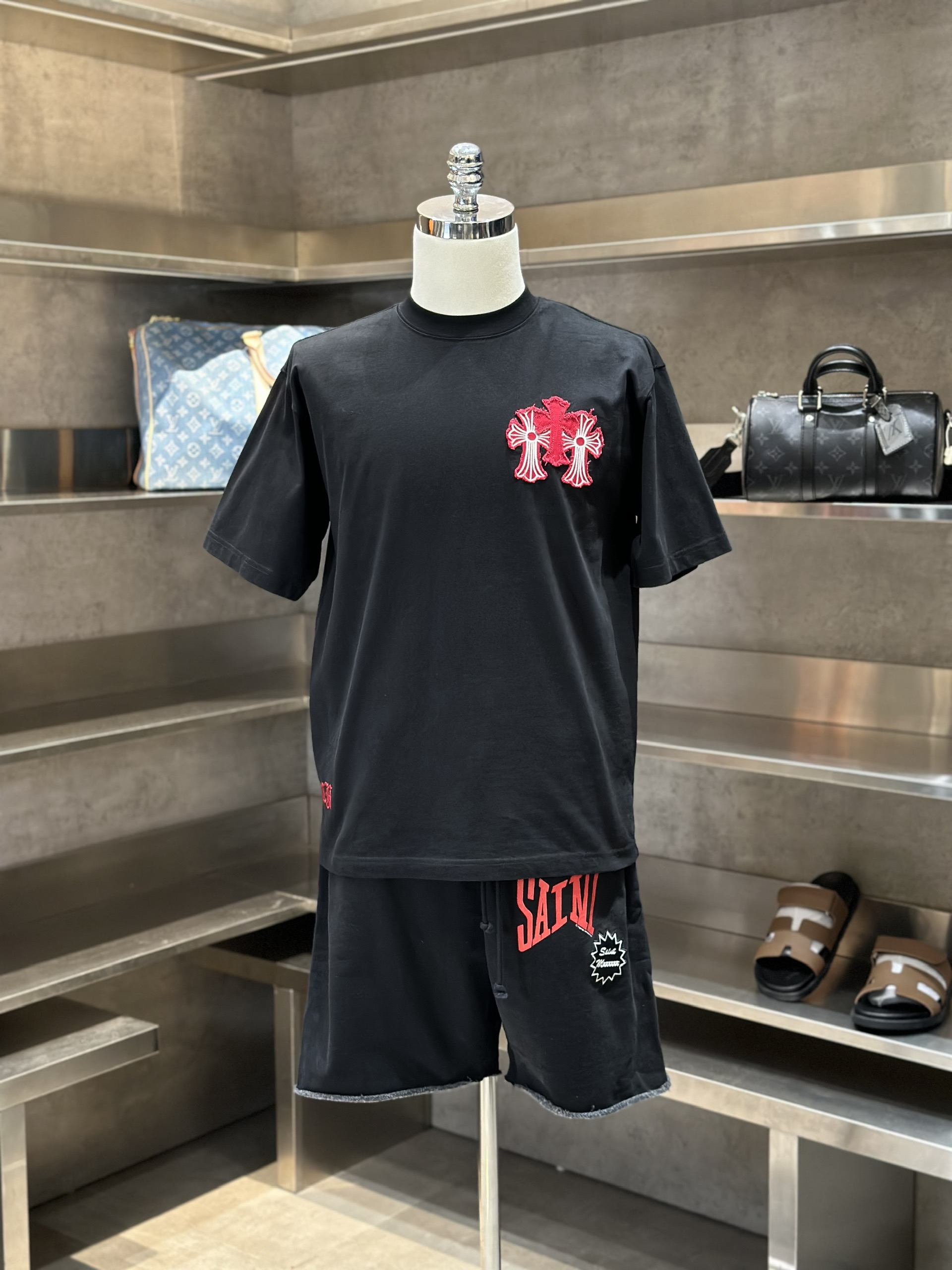 Áo phông T-shirt Chrome Heart CH Đen logo chữ thập tròn Đỏ thêu lưng ngực Like Auth VTN