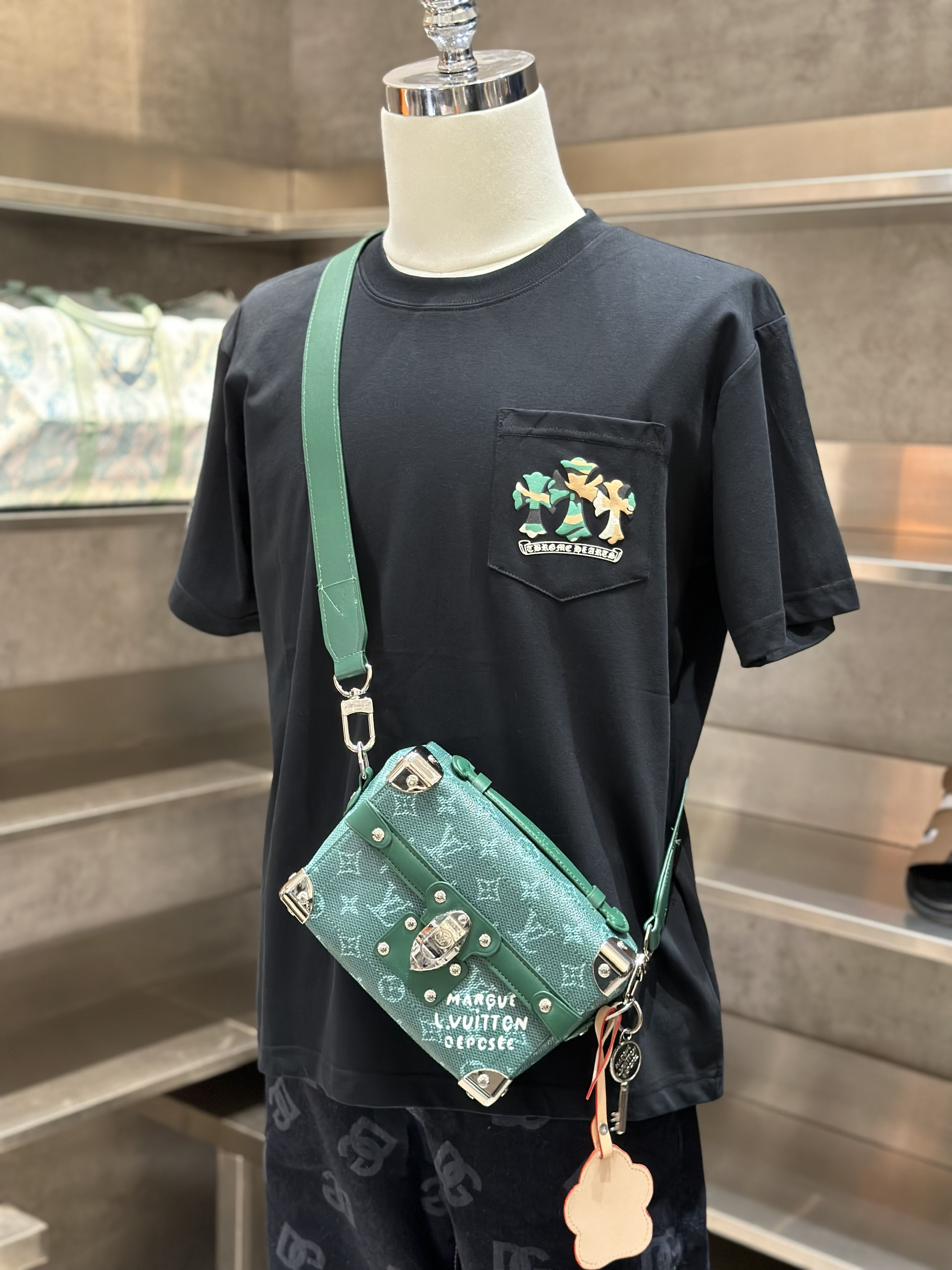Áo phông T-shirt Chrome Heart CH Đen logo chữ thập tròn loang màu Xanh Vàng lưng túi ngực Like Auth VTN