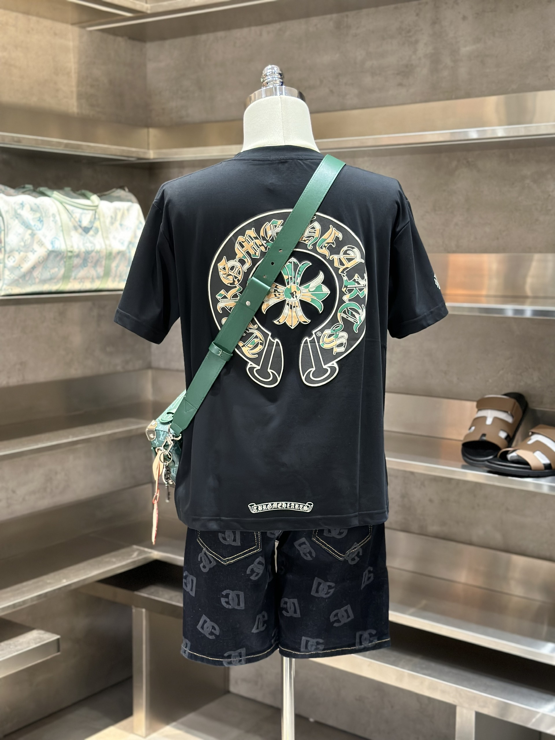 Áo phông T-shirt Chrome Heart CH Đen logo chữ thập tròn loang màu Xanh Vàng lưng túi ngực Like Auth VTN