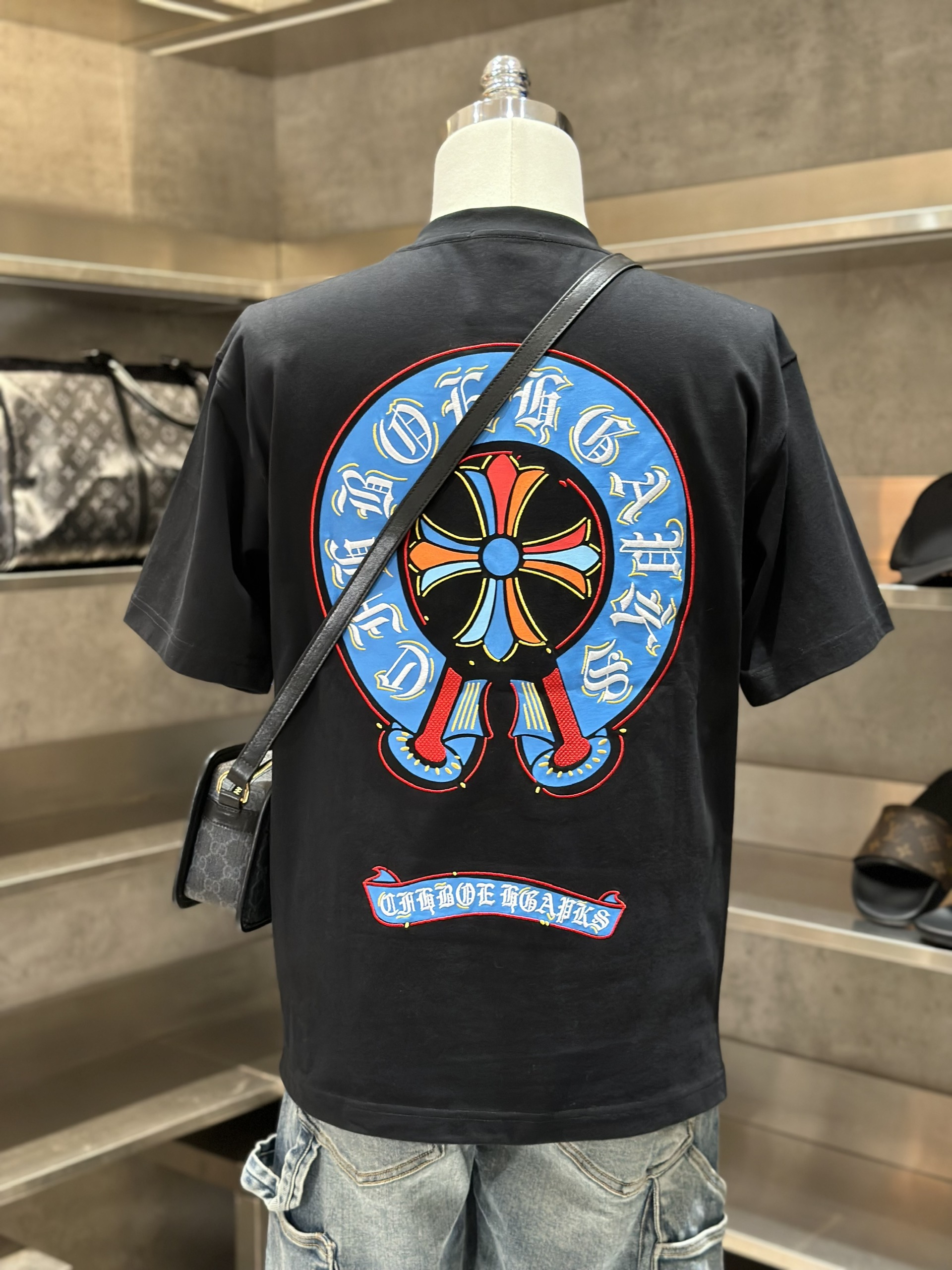 Áo phông T-shirt Chrome Heart CH Đen logo tròn nổi lưng ngực Like Auth VTN
