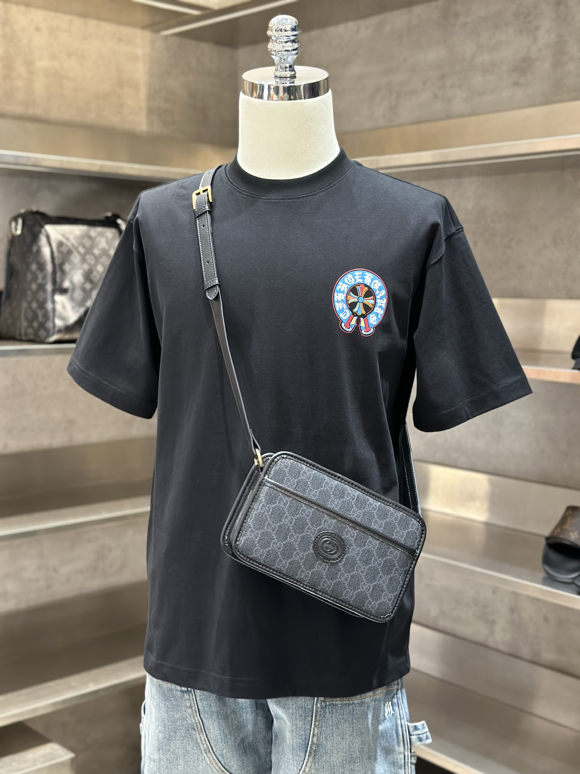 Áo phông T-shirt Chrome Heart CH Đen logo tròn nổi lưng ngực Like Auth VTN