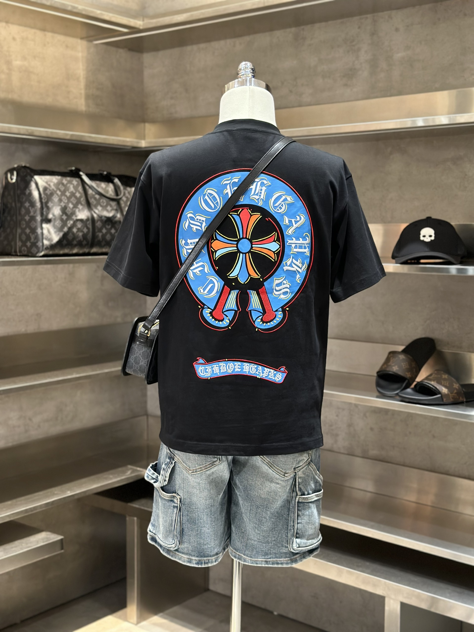 Áo phông T-shirt Chrome Heart CH Đen logo tròn nổi lưng ngực Like Auth VTN