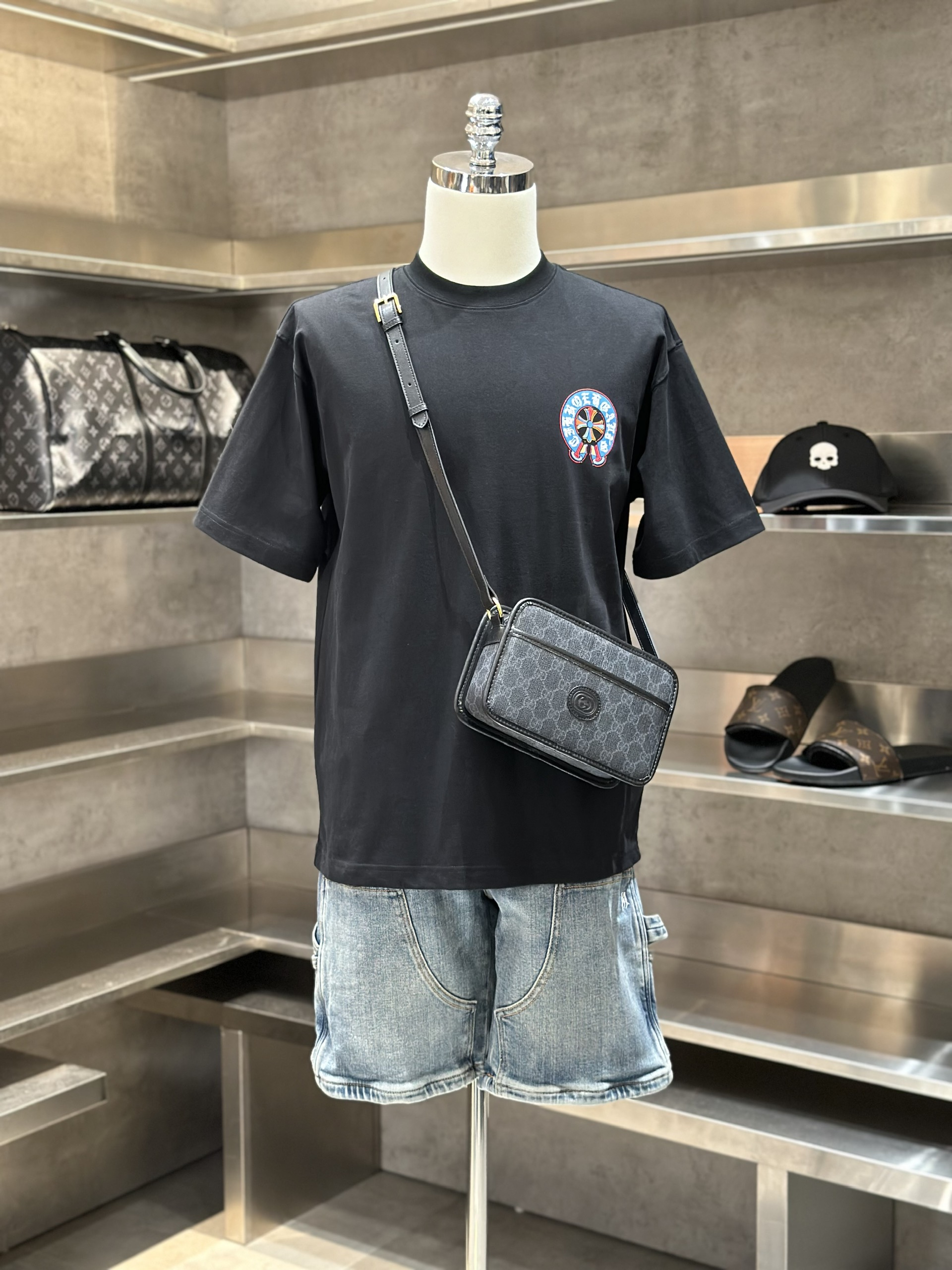 Áo phông T-shirt Chrome Heart CH Đen logo tròn nổi lưng ngực Like Auth VTN