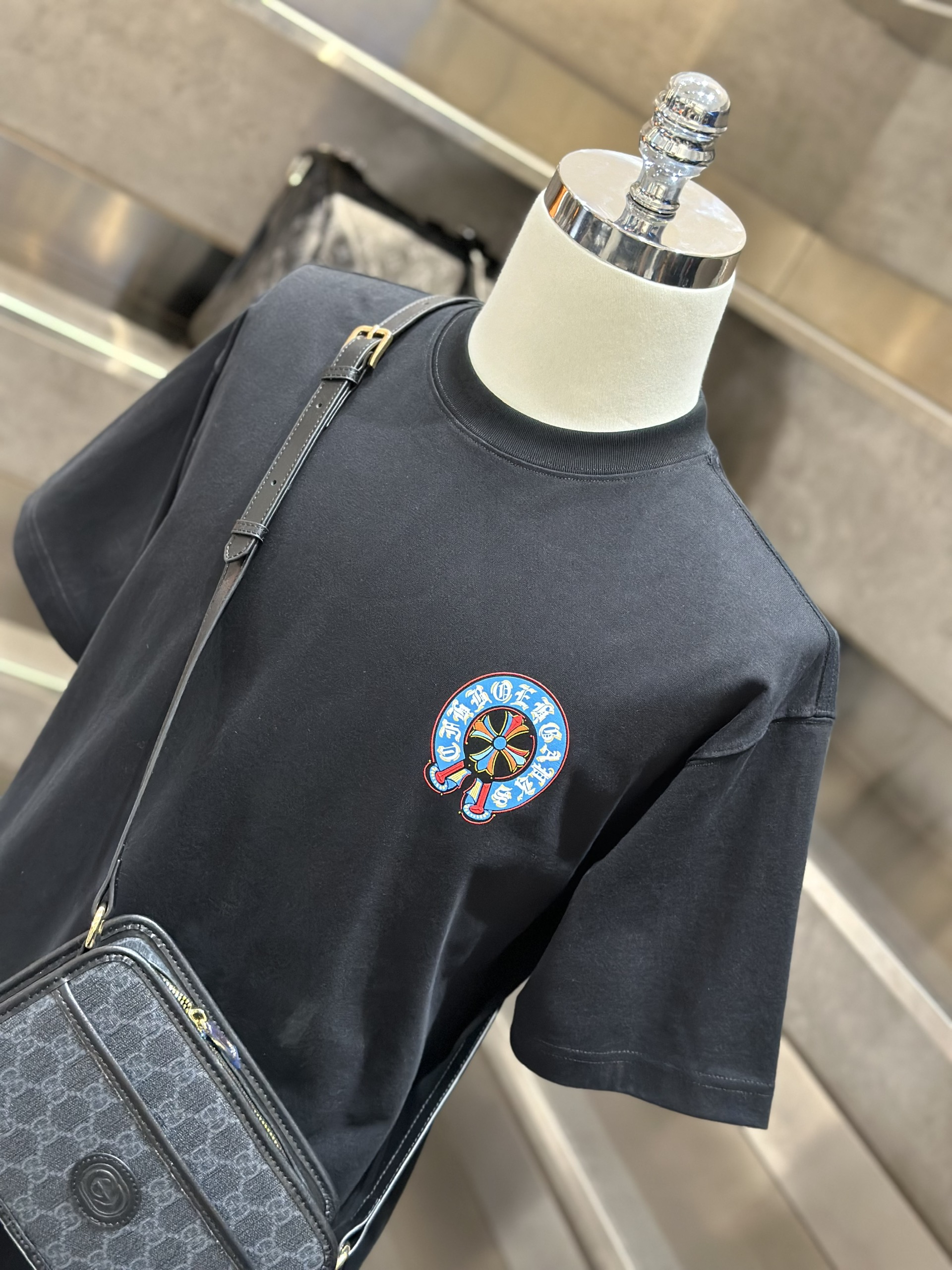 Áo phông T-shirt Chrome Heart CH Đen logo tròn nổi lưng ngực Like Auth VTN