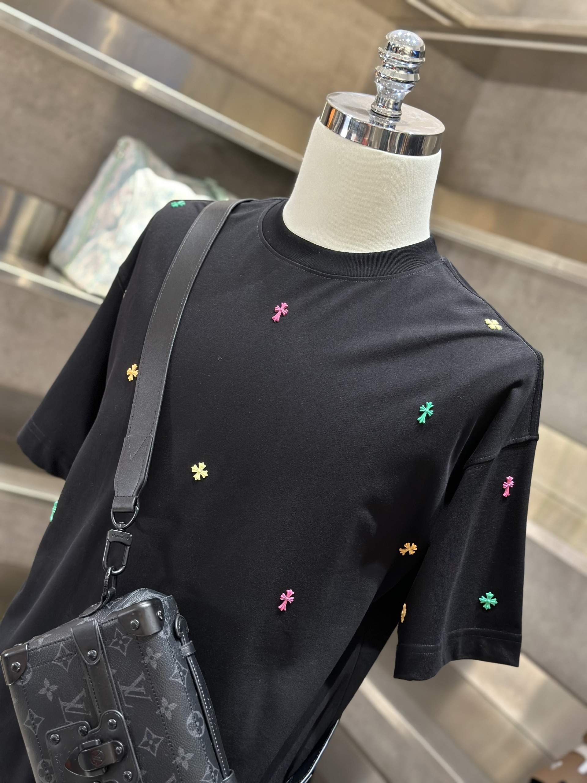 Áo phông T-shirt Chrome Heart CH Đen logo hạt màu sắc Like Auth VTN