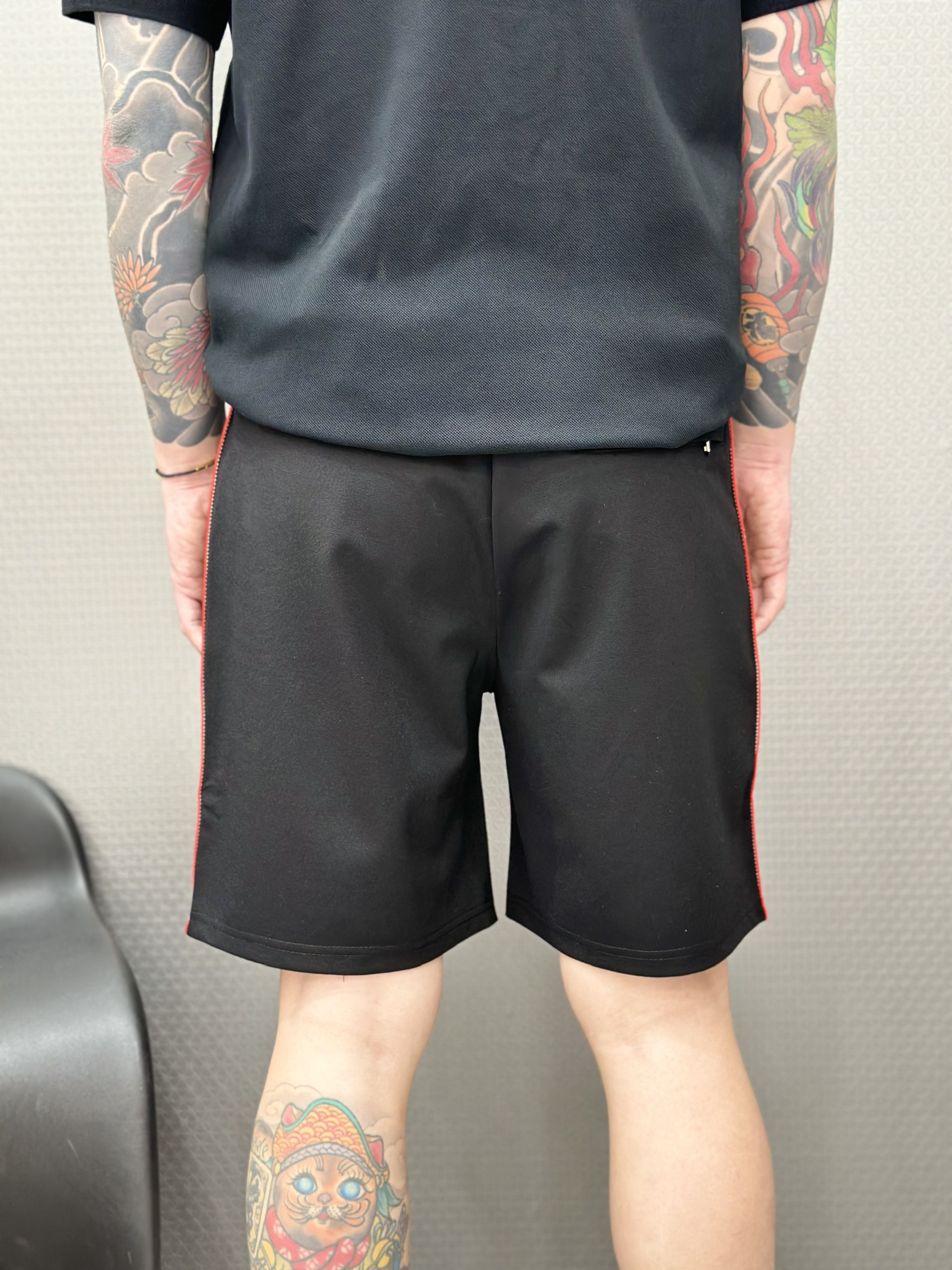 Quần short nỉ McQueen MCQ Đen lgoo kẻ sọc Đỏ sườn Like Auth VTN