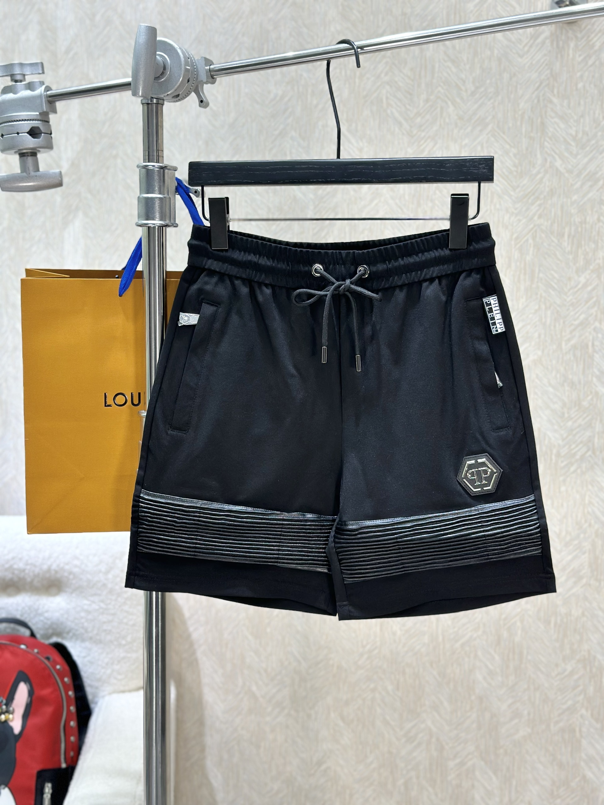 Quần short nỉ Philipp Plein PP Đen kẻ ngang đùi Like Auth VTN