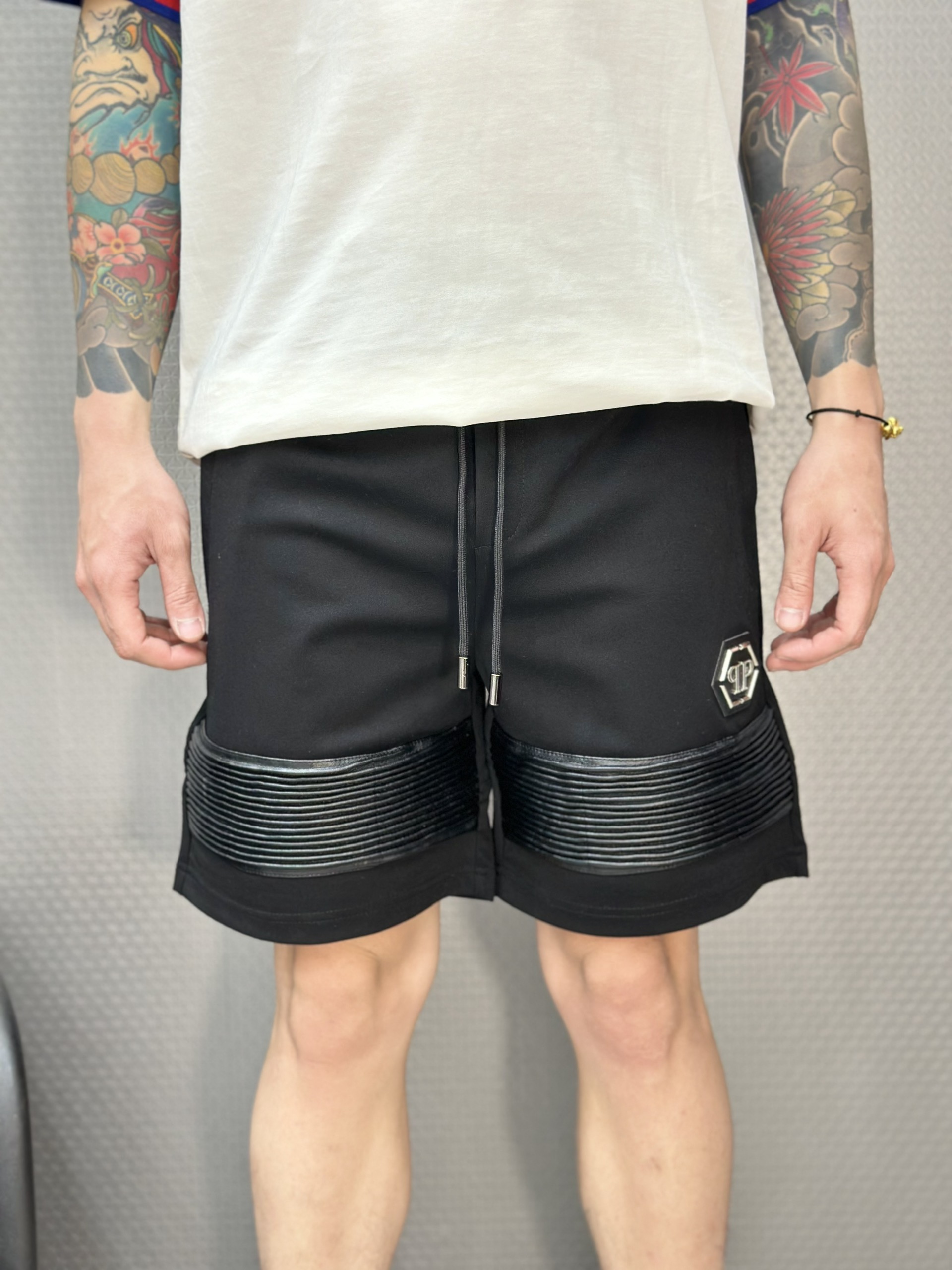 Quần short nỉ Philipp Plein PP Đen kẻ ngang đùi Like Auth VTN