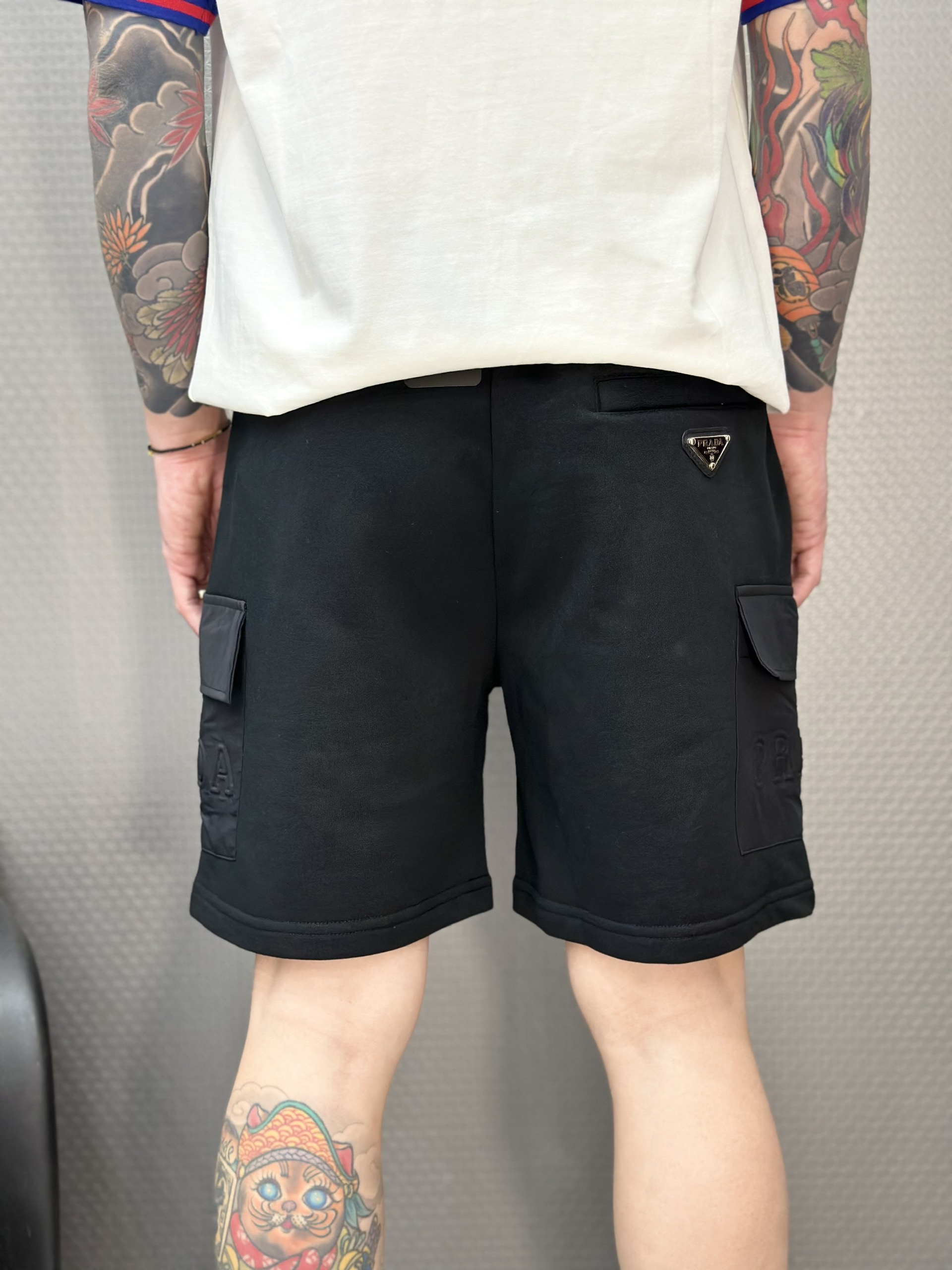 Quần short nỉ Prada P Đen túi hộp đùi Like Auth VTN