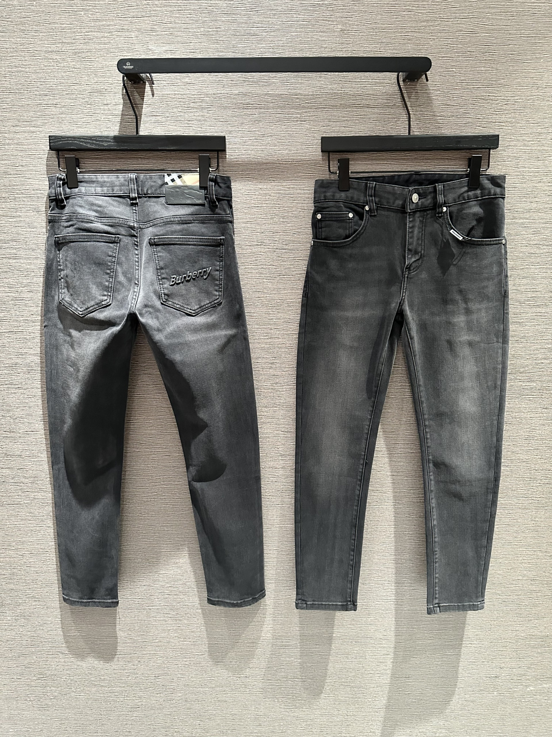 Quần Jean Burberry BBR Xám logo chữ dập nổi túi Like Auth VTN