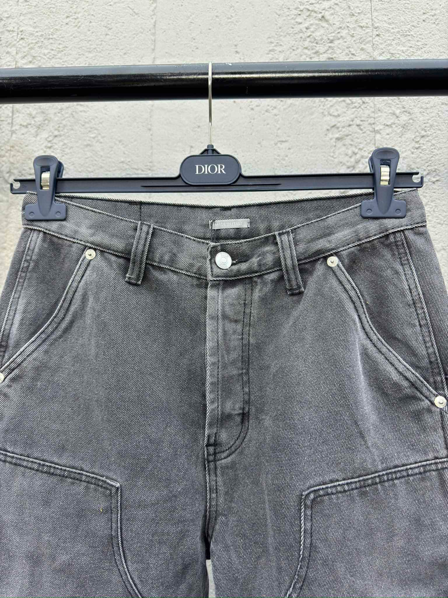 Quần Jean ống suông Dior CD Xám trơn vá Like Auth VTN