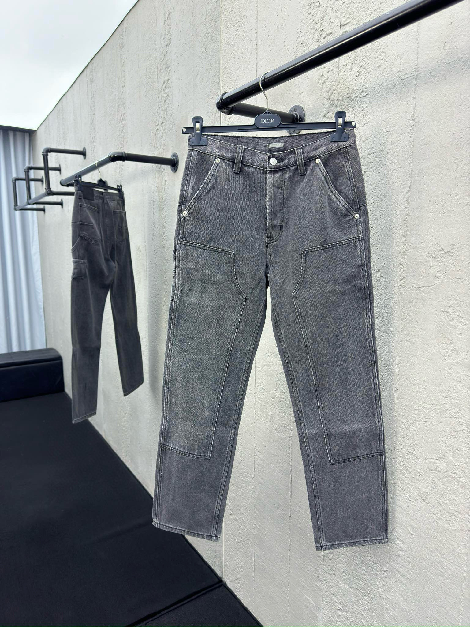Quần Jean ống suông Dior CD Xám trơn vá Like Auth VTN