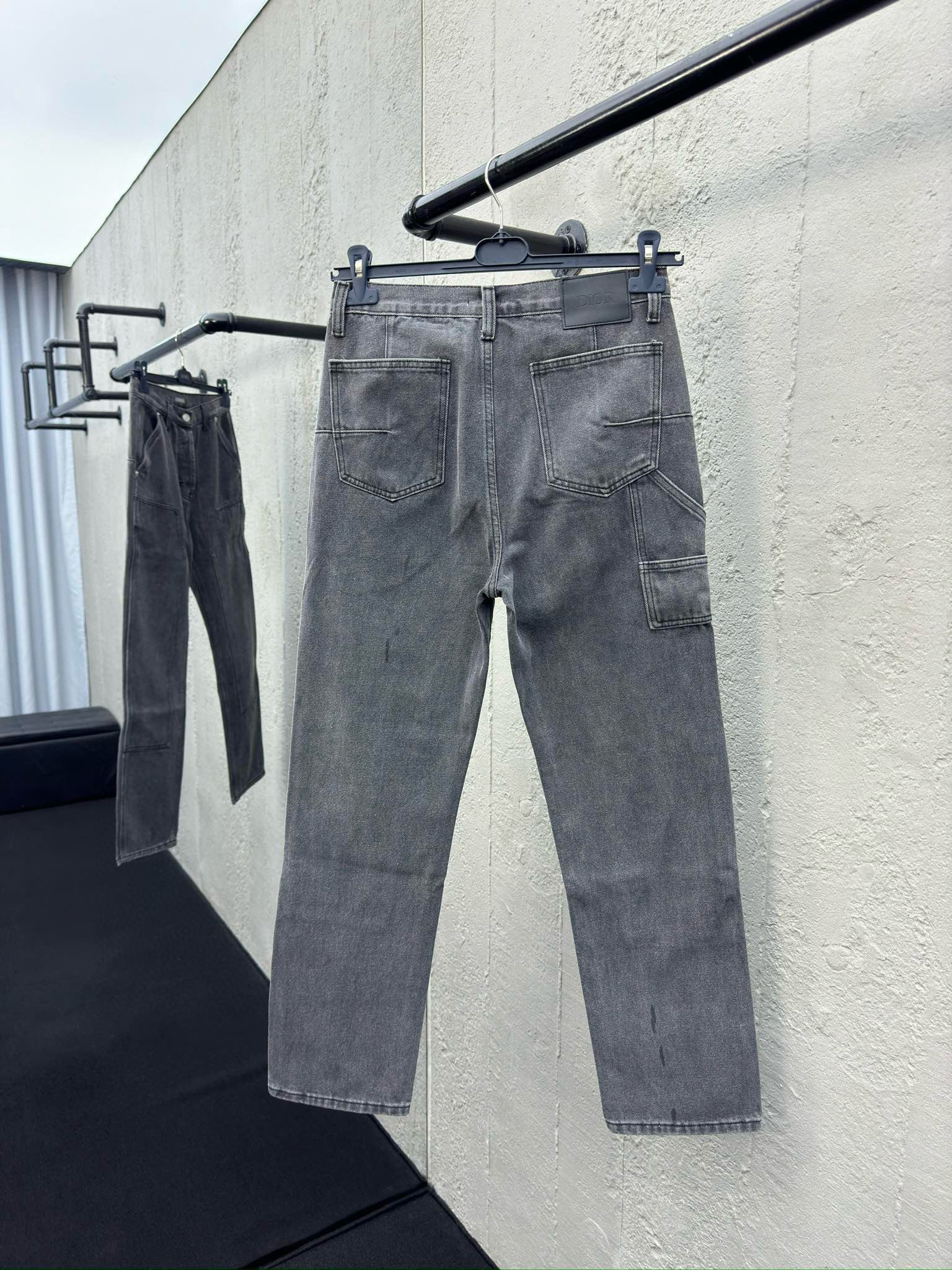 Quần Jean ống suông Dior CD Xám trơn vá Like Auth VTN