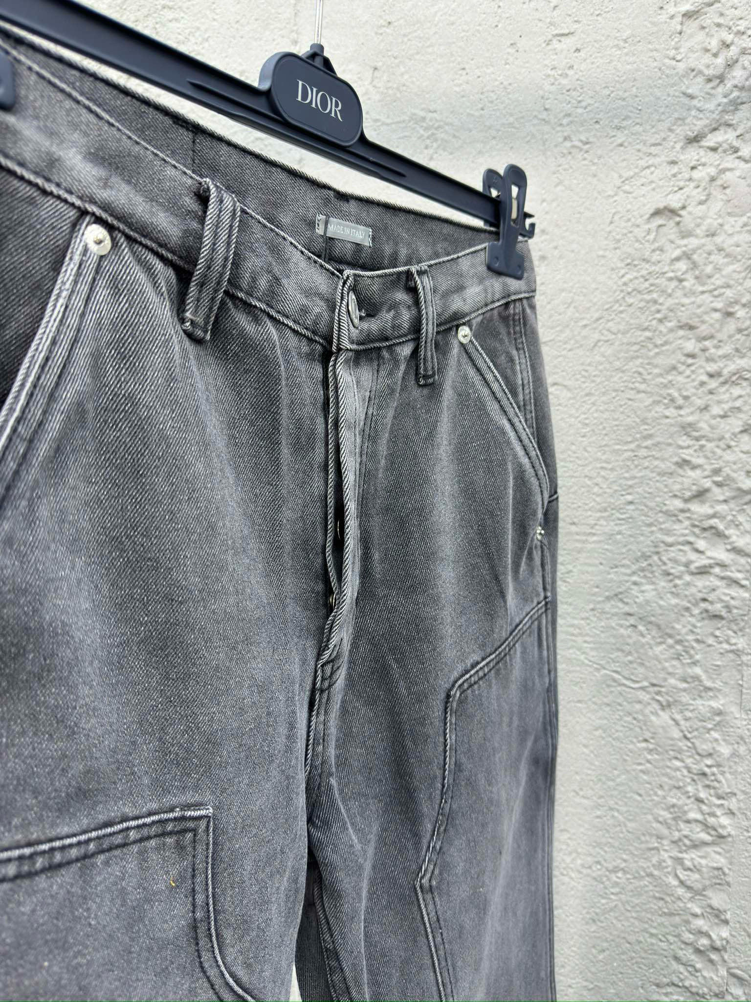 Quần Jean ống suông Dior CD Xám trơn vá Like Auth VTN