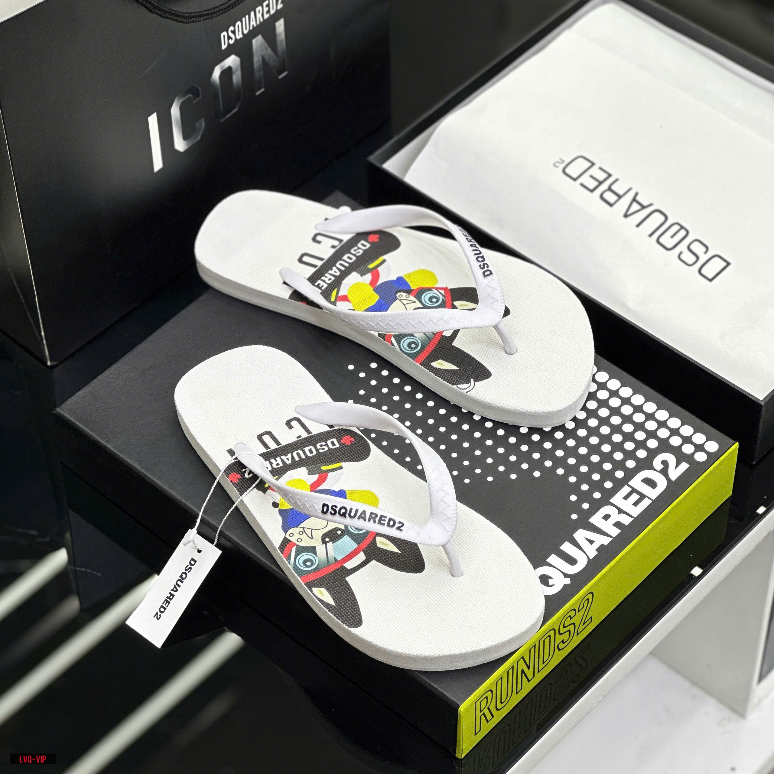 Dép tông, xỏ ngón Dsquared2 DSQ2 Trắng logo Cún trượt ván đế Like Auth LVQ