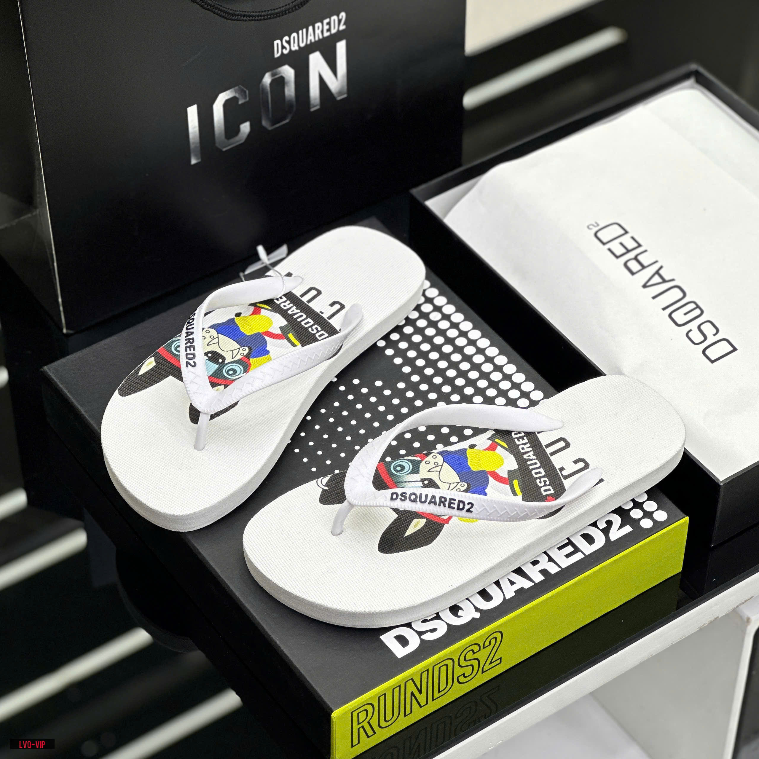 Dép tông, xỏ ngón Dsquared2 DSQ2 Trắng logo Cún trượt ván đế Like Auth LVQ