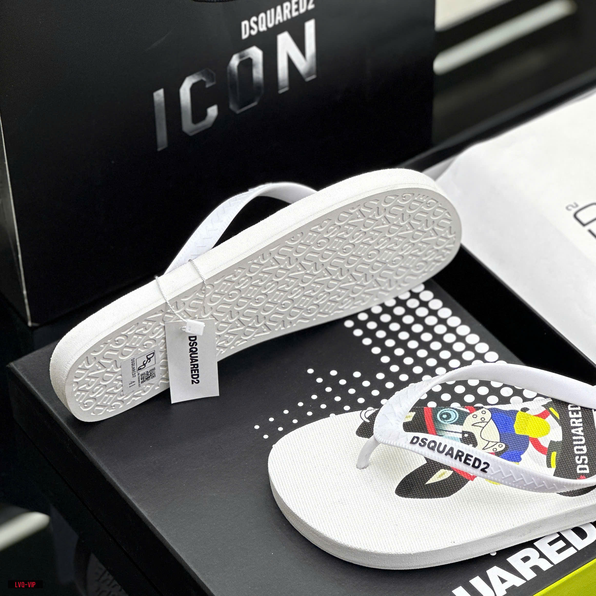 Dép tông, xỏ ngón Dsquared2 DSQ2 Trắng logo Cún trượt ván đế Like Auth LVQ