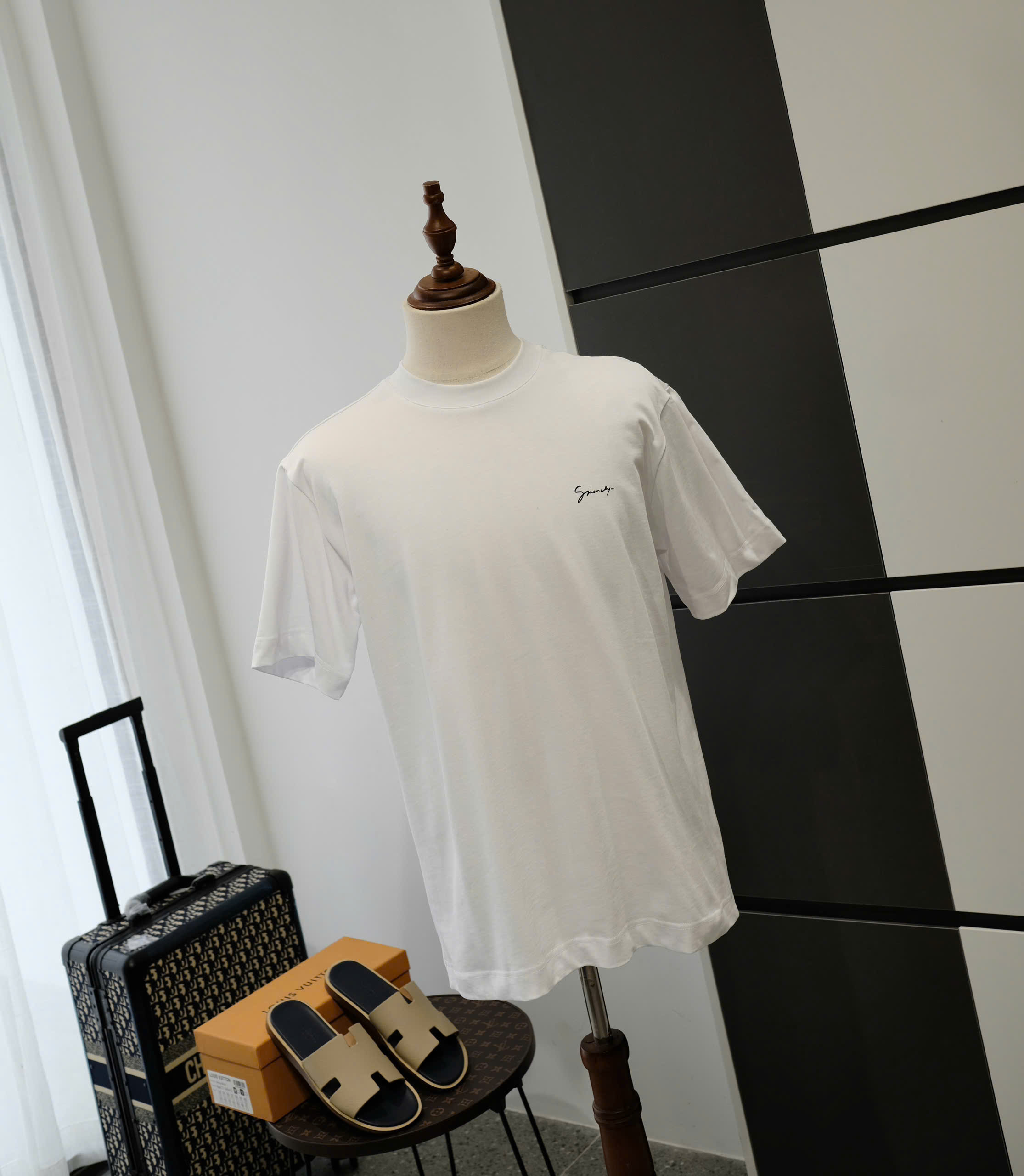 Áo phông T-shirt Givenchy GVC Trắng họa tiết vòng tròn lưng Like Auth DDT