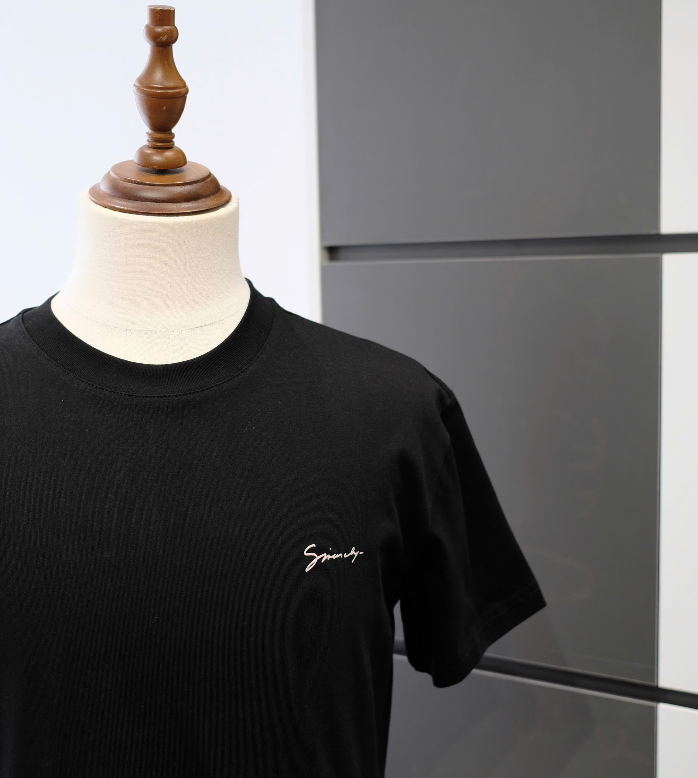 Áo phông T-shirt Givenchy GVC Đen họa tiết lưng Like Auth DDT