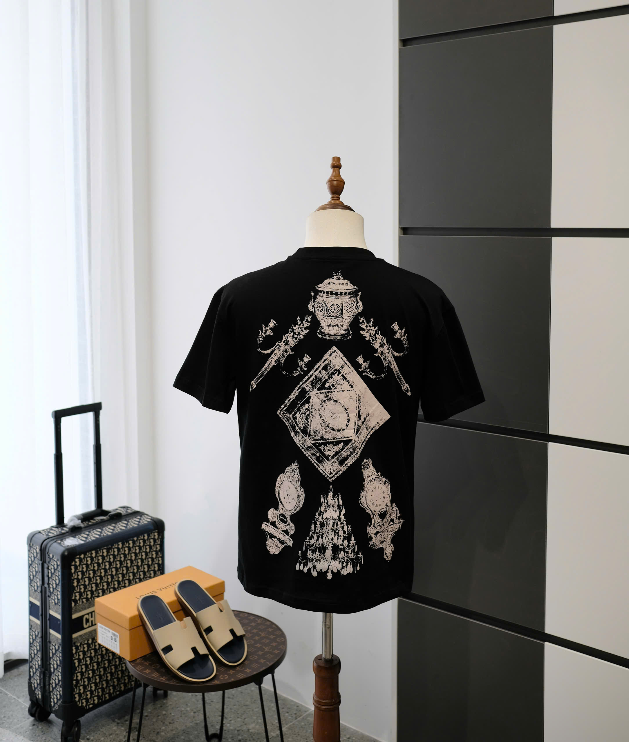 Áo phông T-shirt Givenchy GVC Đen họa tiết lưng Like Auth DDT