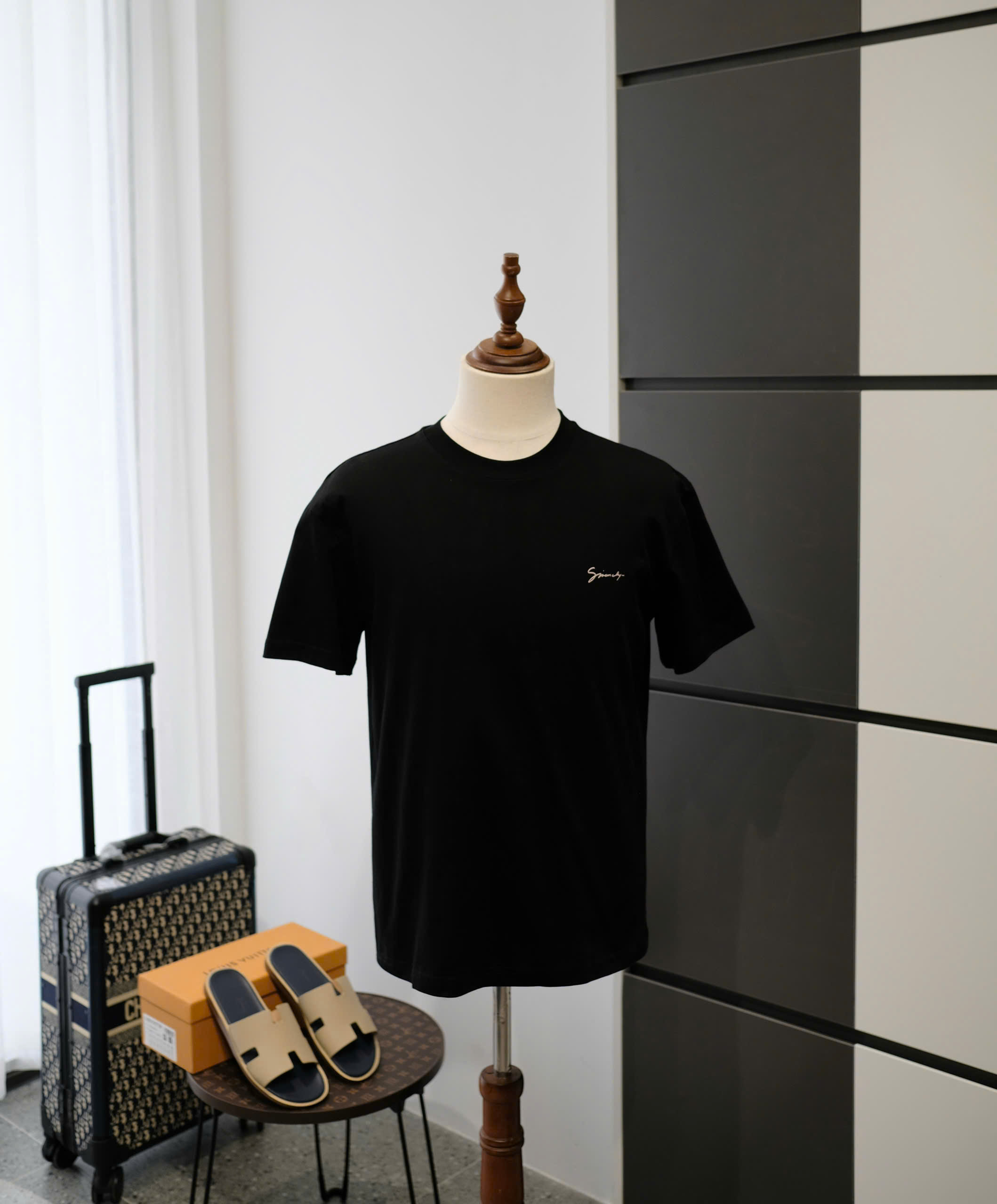 Áo phông T-shirt Givenchy GVC Đen họa tiết lưng Like Auth DDT