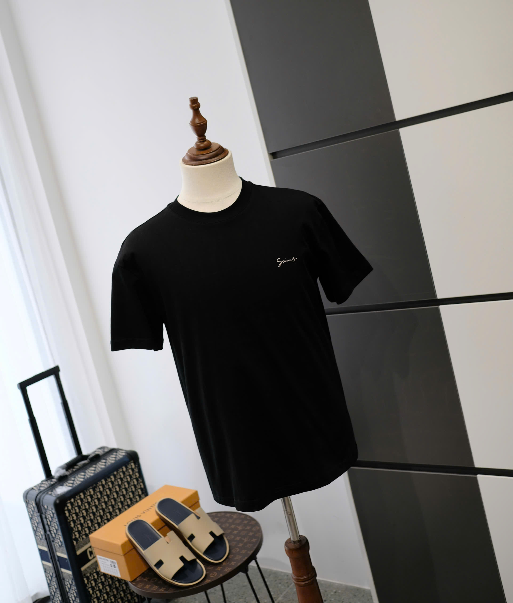 Áo phông T-shirt Givenchy GVC Đen họa tiết lưng Like Auth DDT