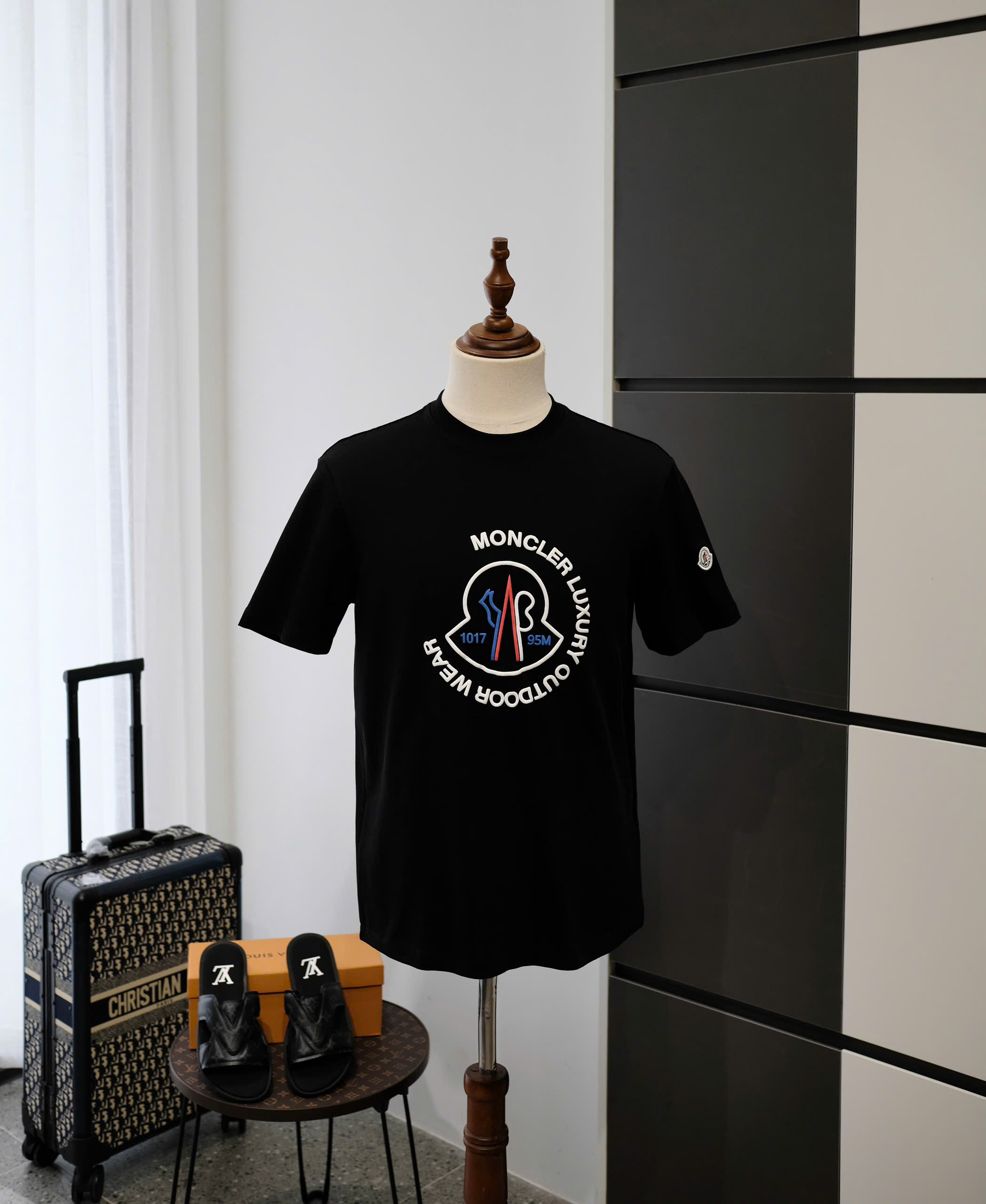 Áo phông T-shirt Moncler M logo nổi ngực Like Auth DDT