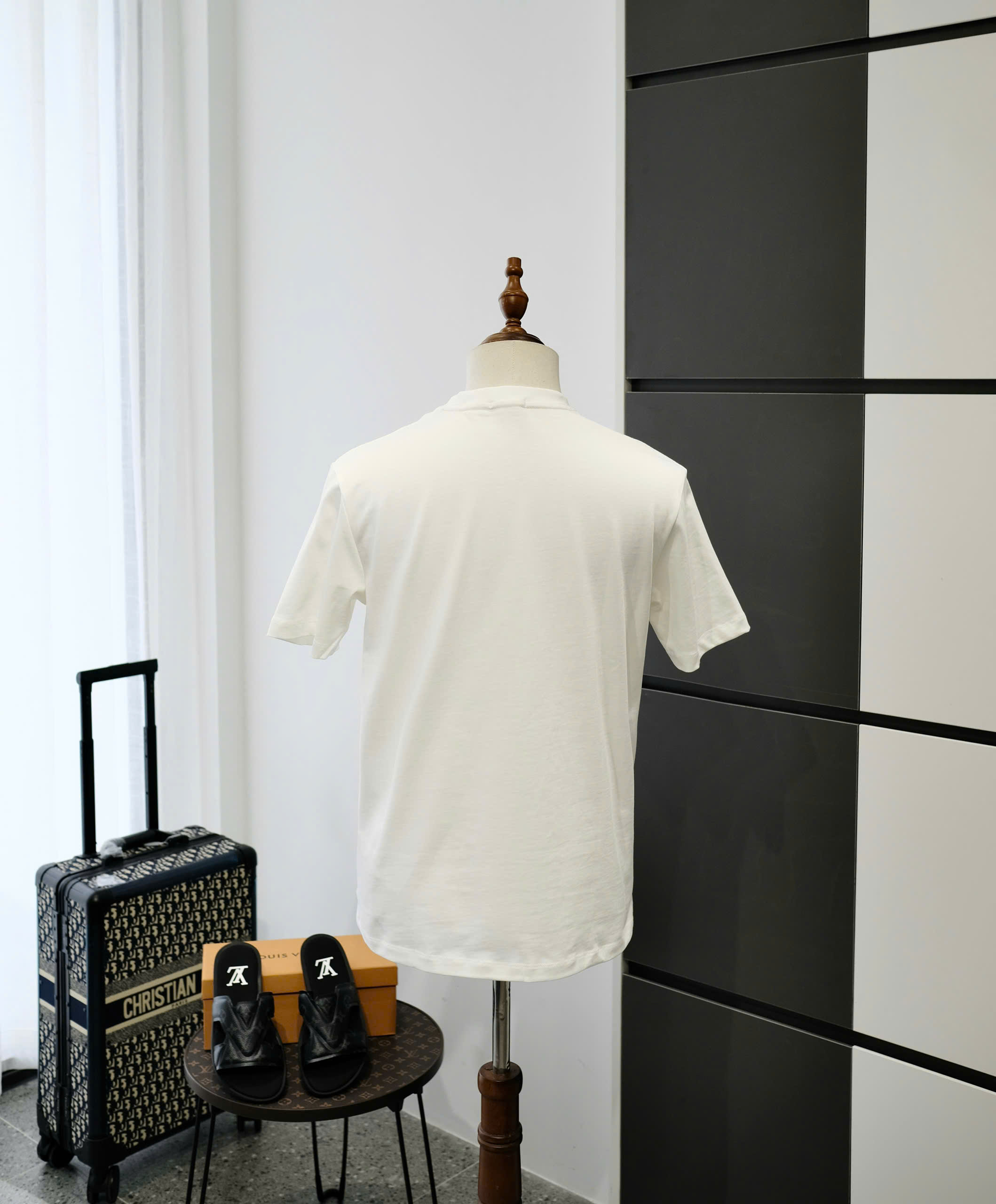 Áo phông T-shirt Moncler M logo nổi ngực Like Auth DDT