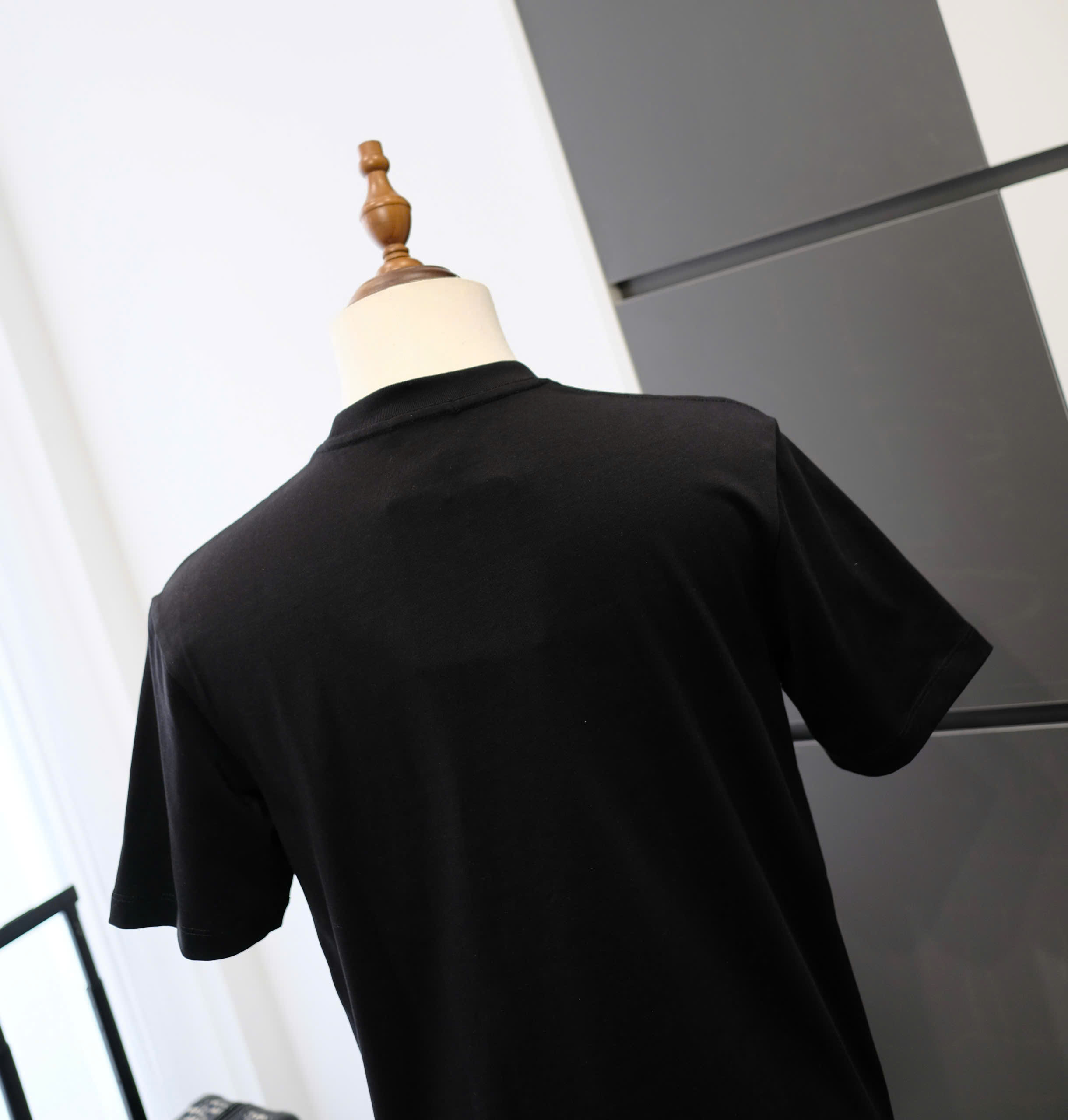 Áo phông T-shirt Moncler M logo nổi ngực Like Auth DDT